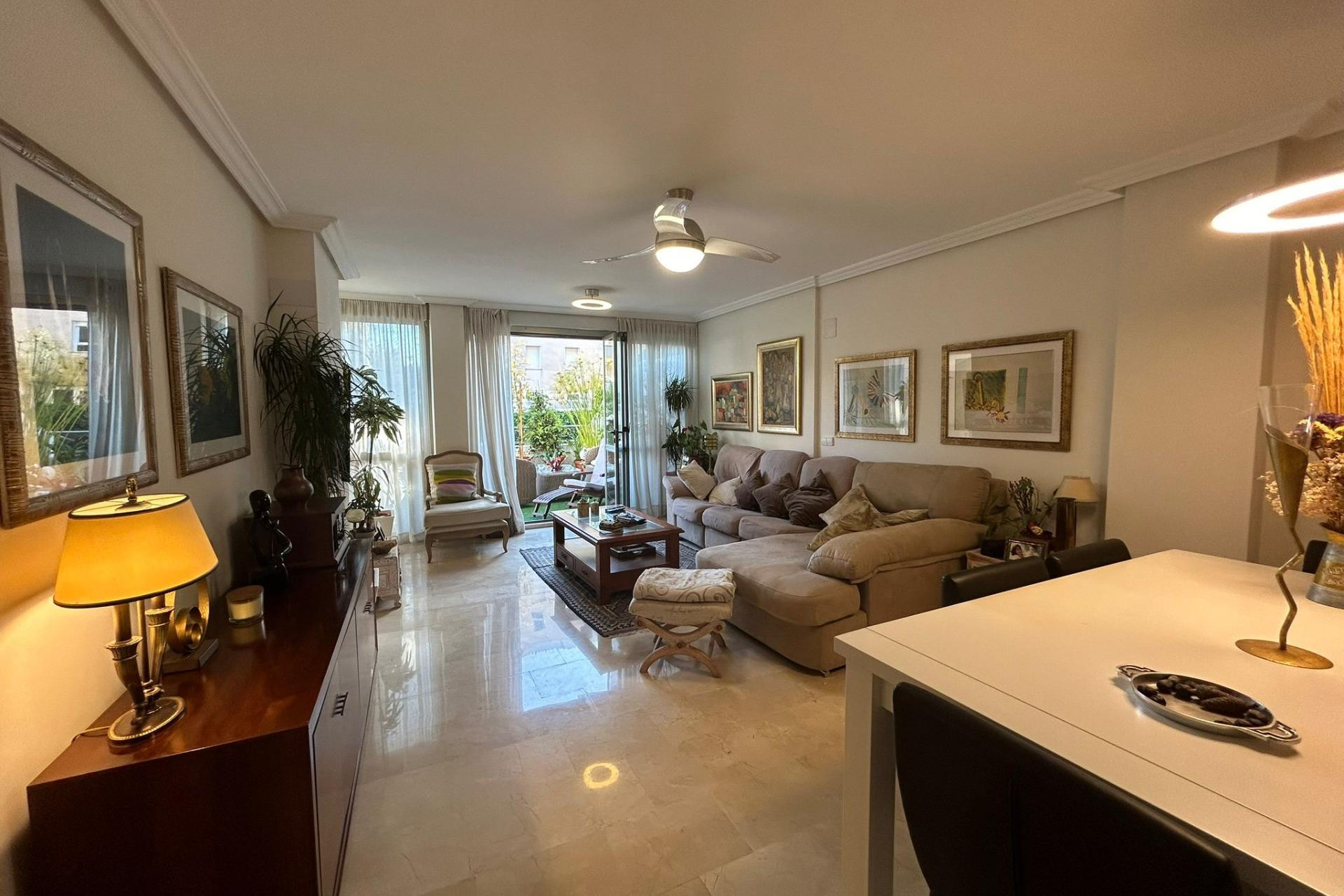 Resale - Apartment  - Alfaz del Pi - Albir