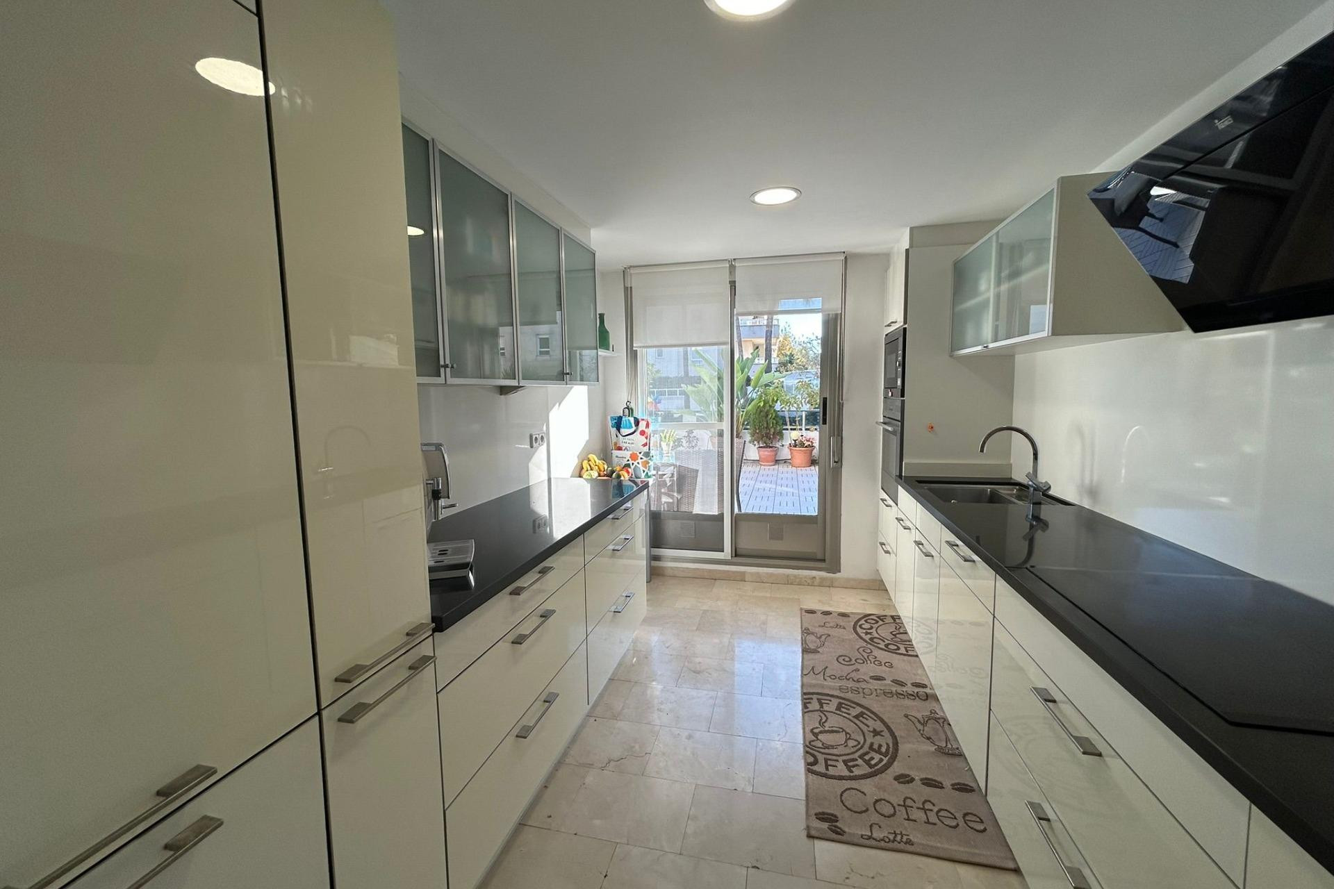 Resale - Apartment  - Alfaz del Pi - Albir