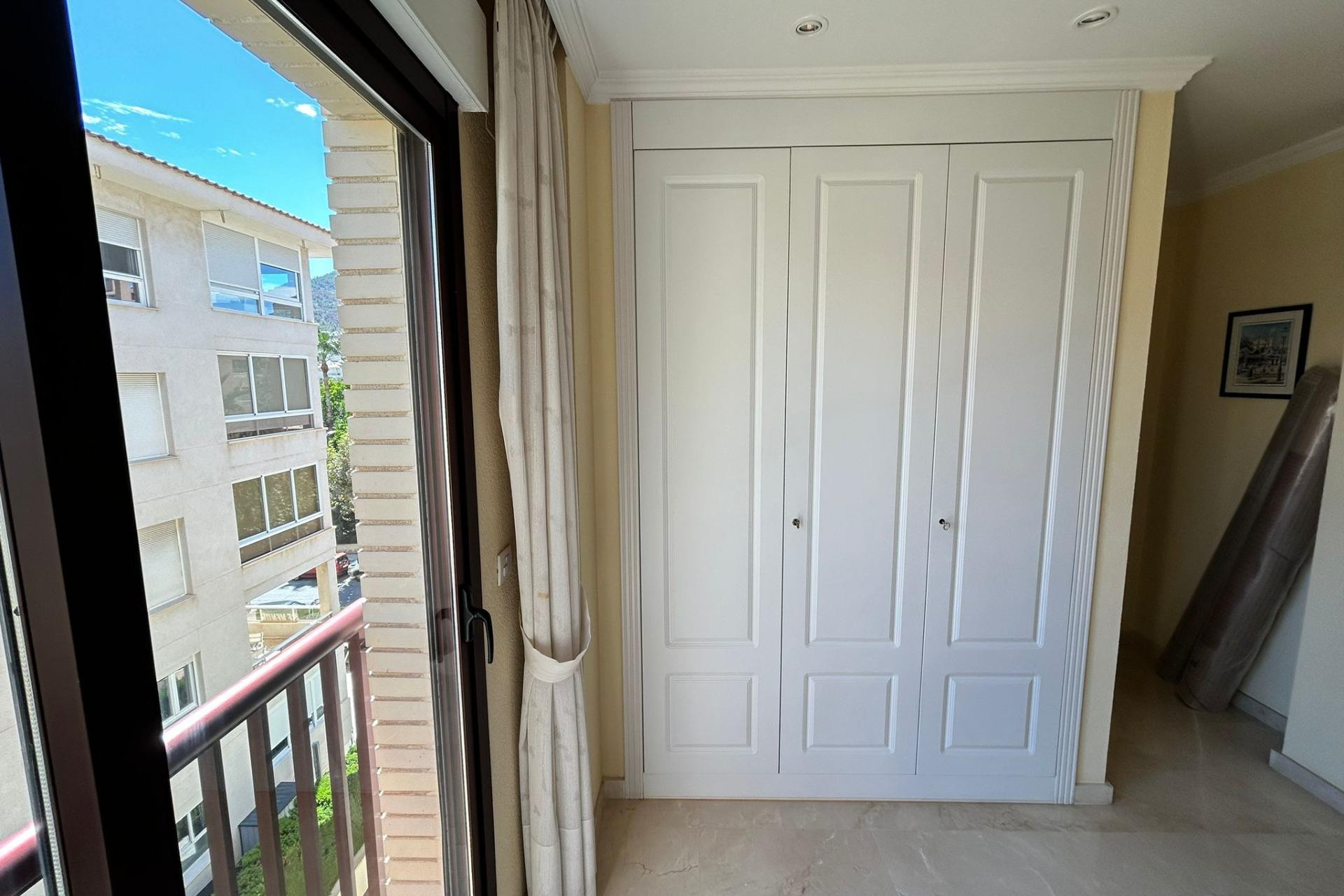 Resale - Apartment  - Alfaz del Pi - Albir