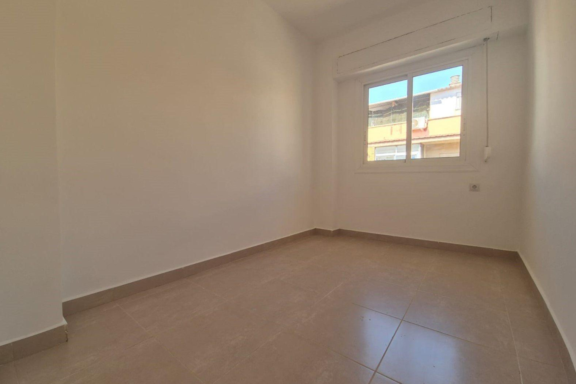 Resale - Apartment  - Alicante - Altozano
