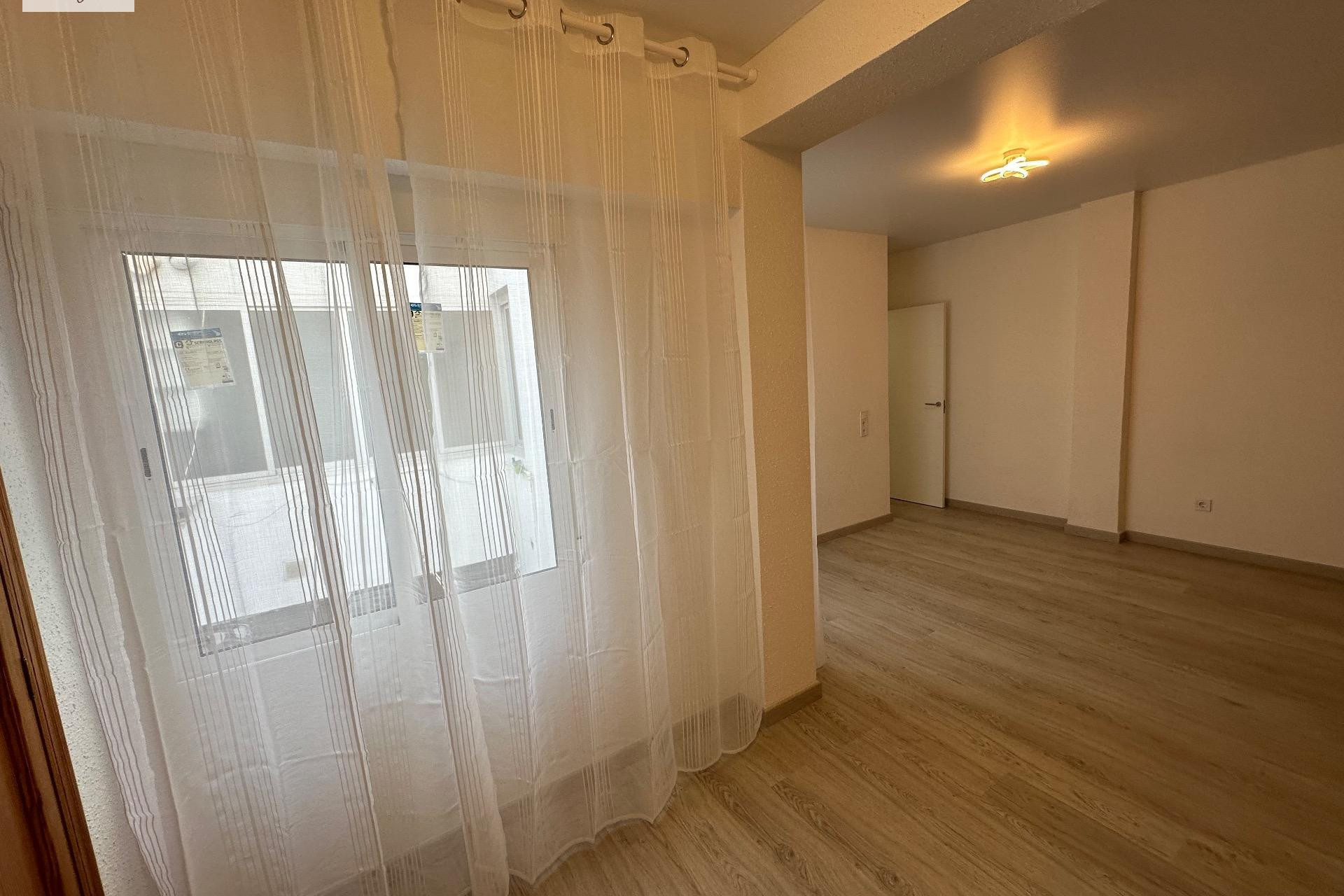 Resale - Apartment  - Alicante - Campoamor