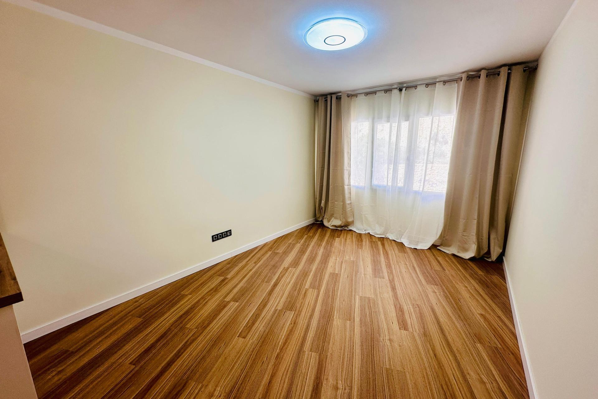 Resale - Apartment  - Alicante - Campoamor