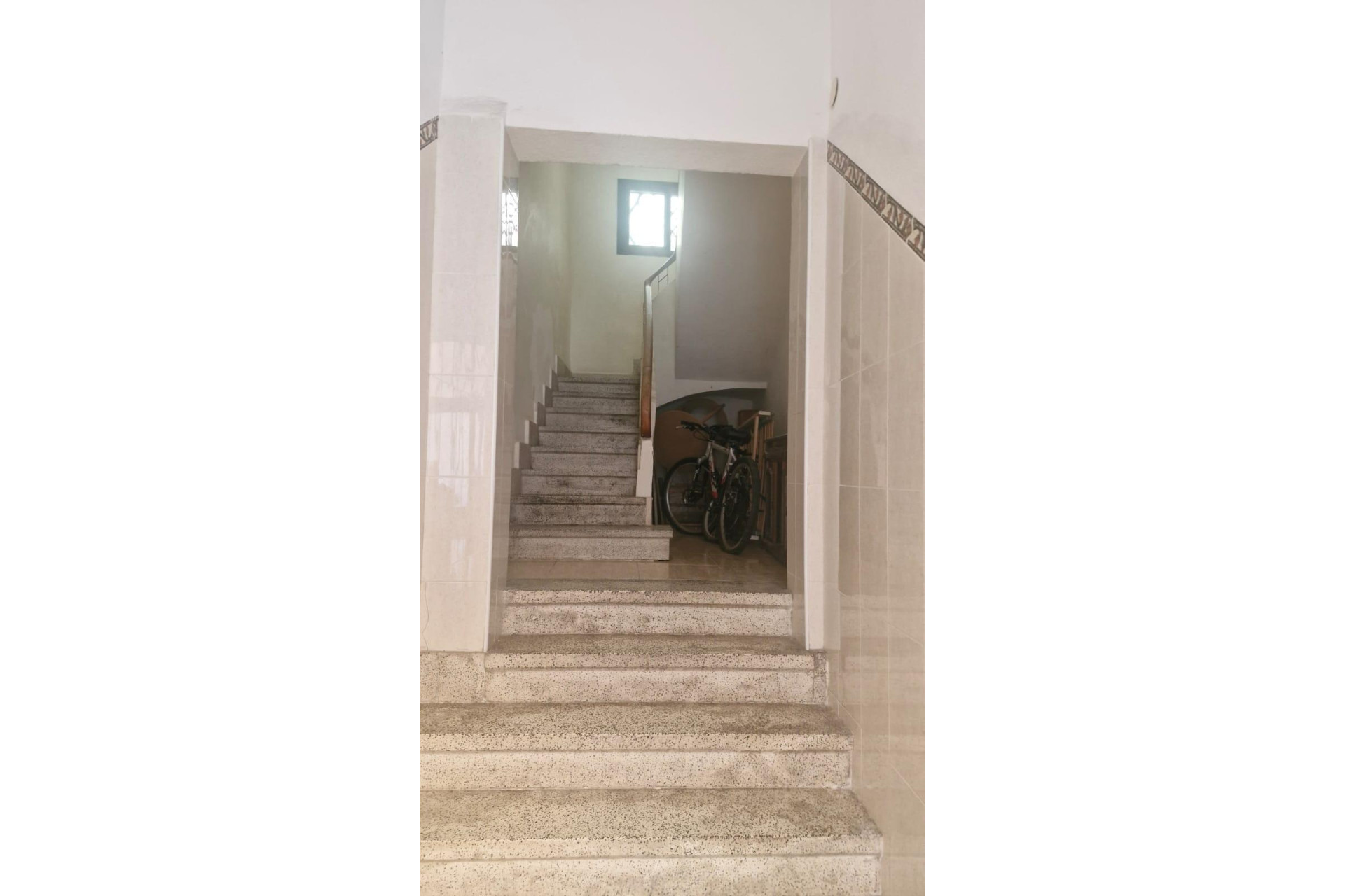 Resale - Apartment  - Alicante - Carolinas Altas