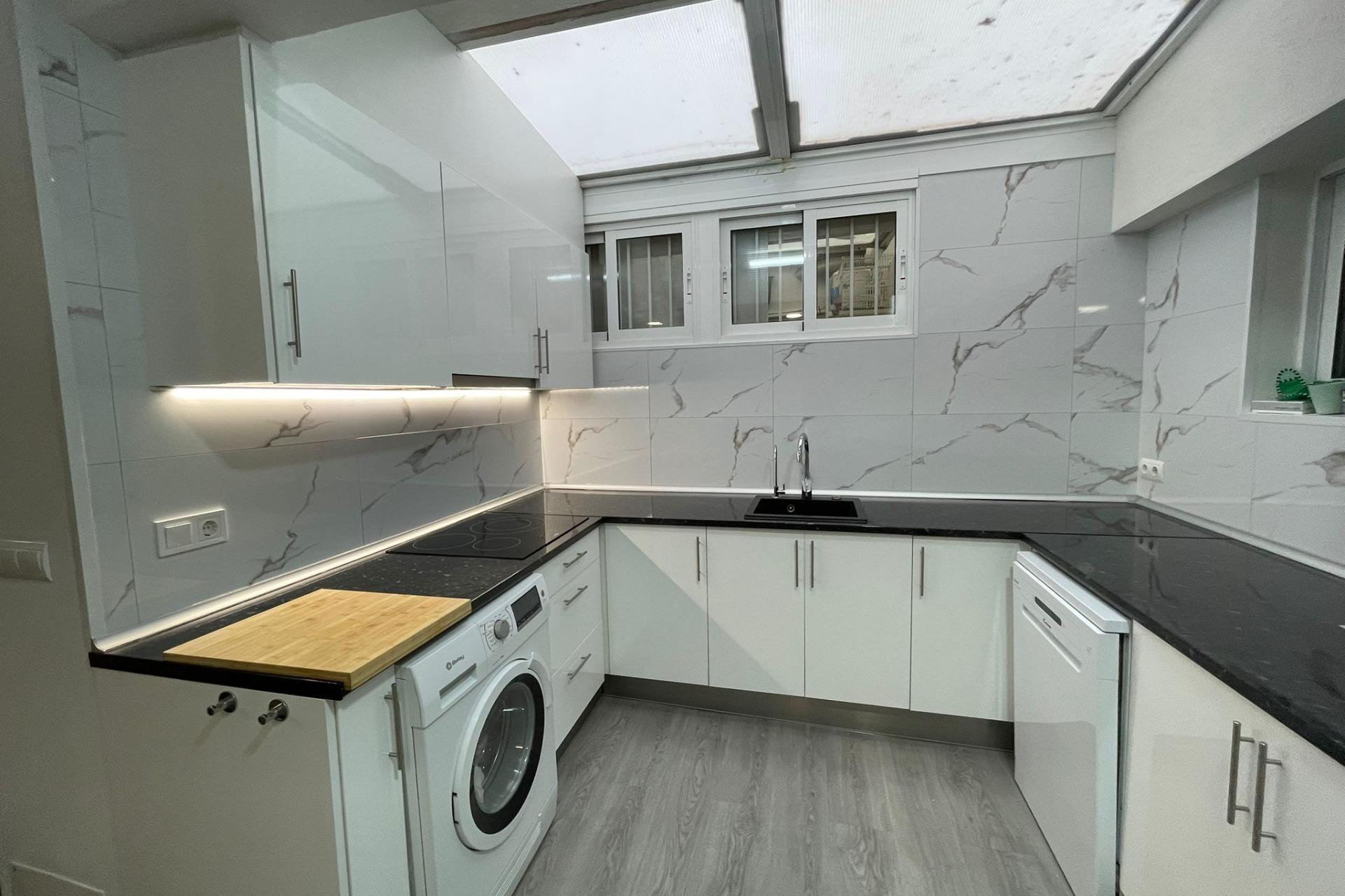 Resale - Apartment  - Alicante - Carolinas Altas