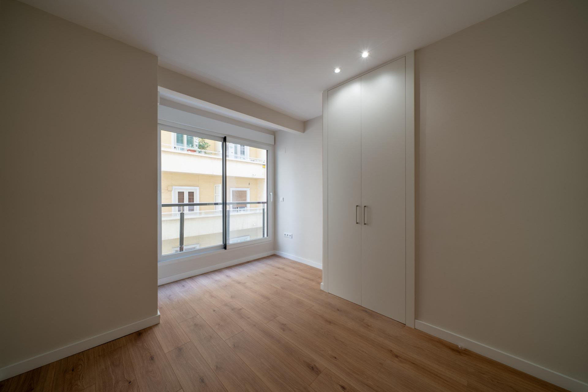 Resale - Apartment  - Alicante - Casco Histórico-Santa Cruz