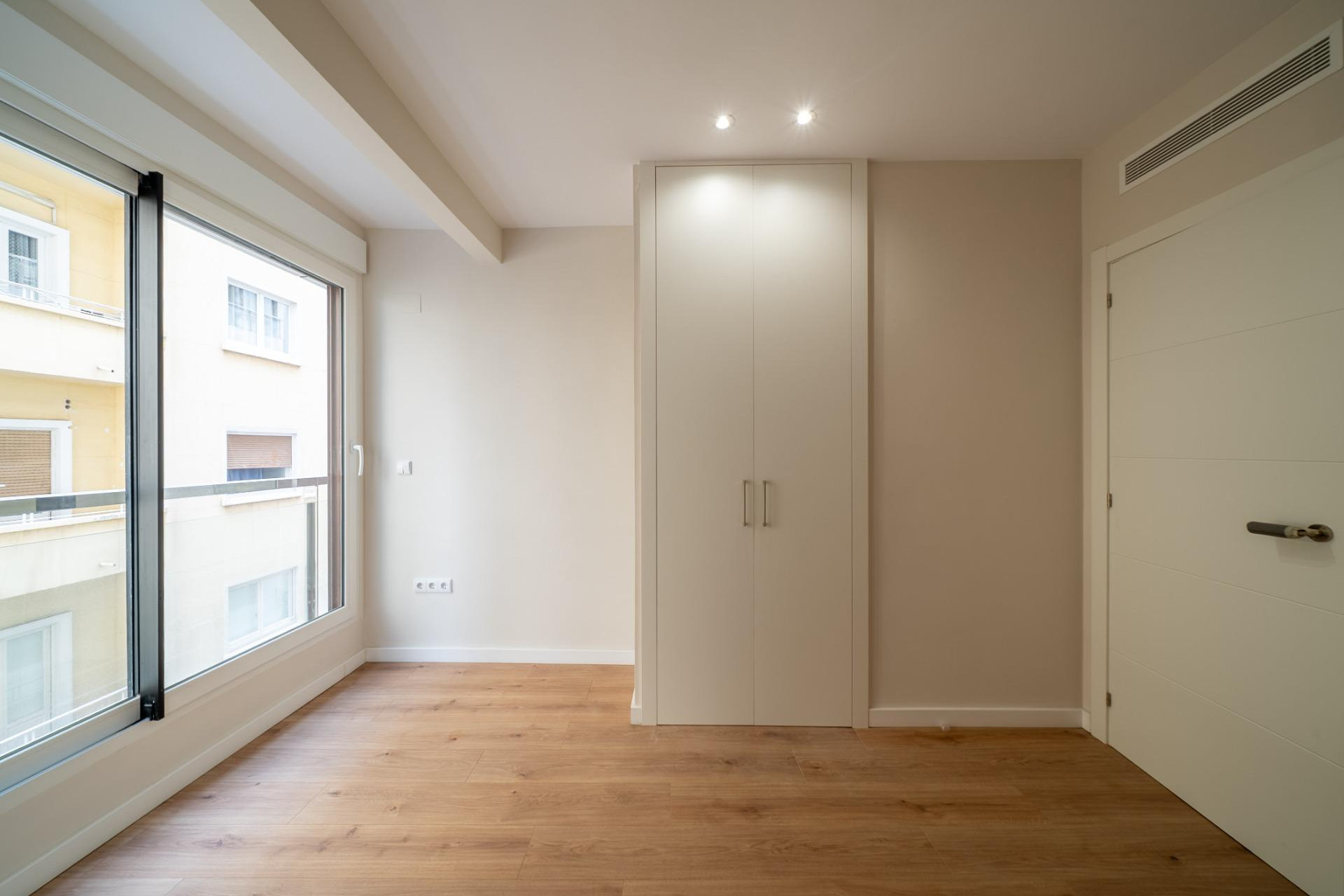 Resale - Apartment  - Alicante - Casco Histórico-Santa Cruz