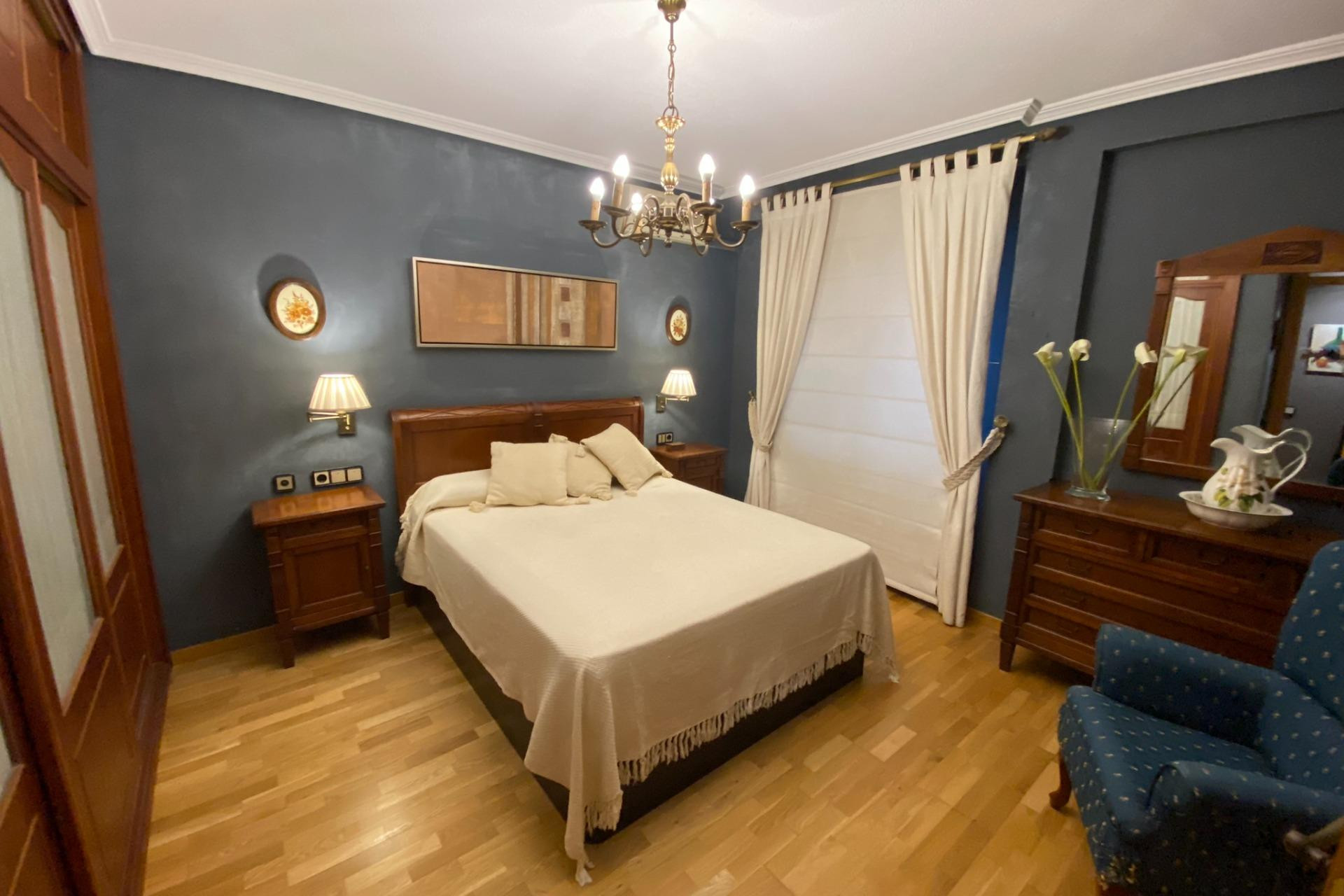 Resale - Apartment  - Alicante - Centro Tradicional