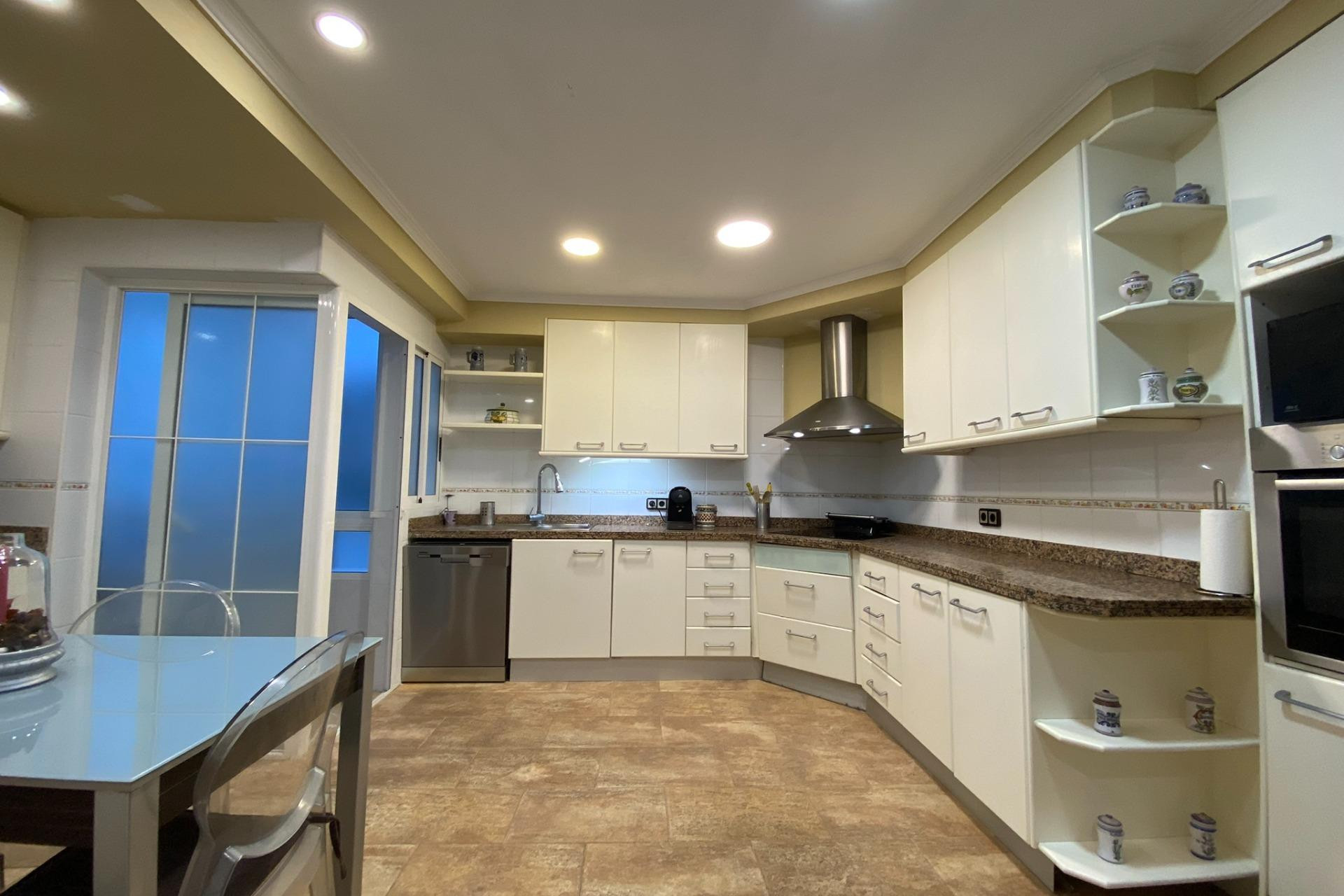 Resale - Apartment  - Alicante - Centro Tradicional