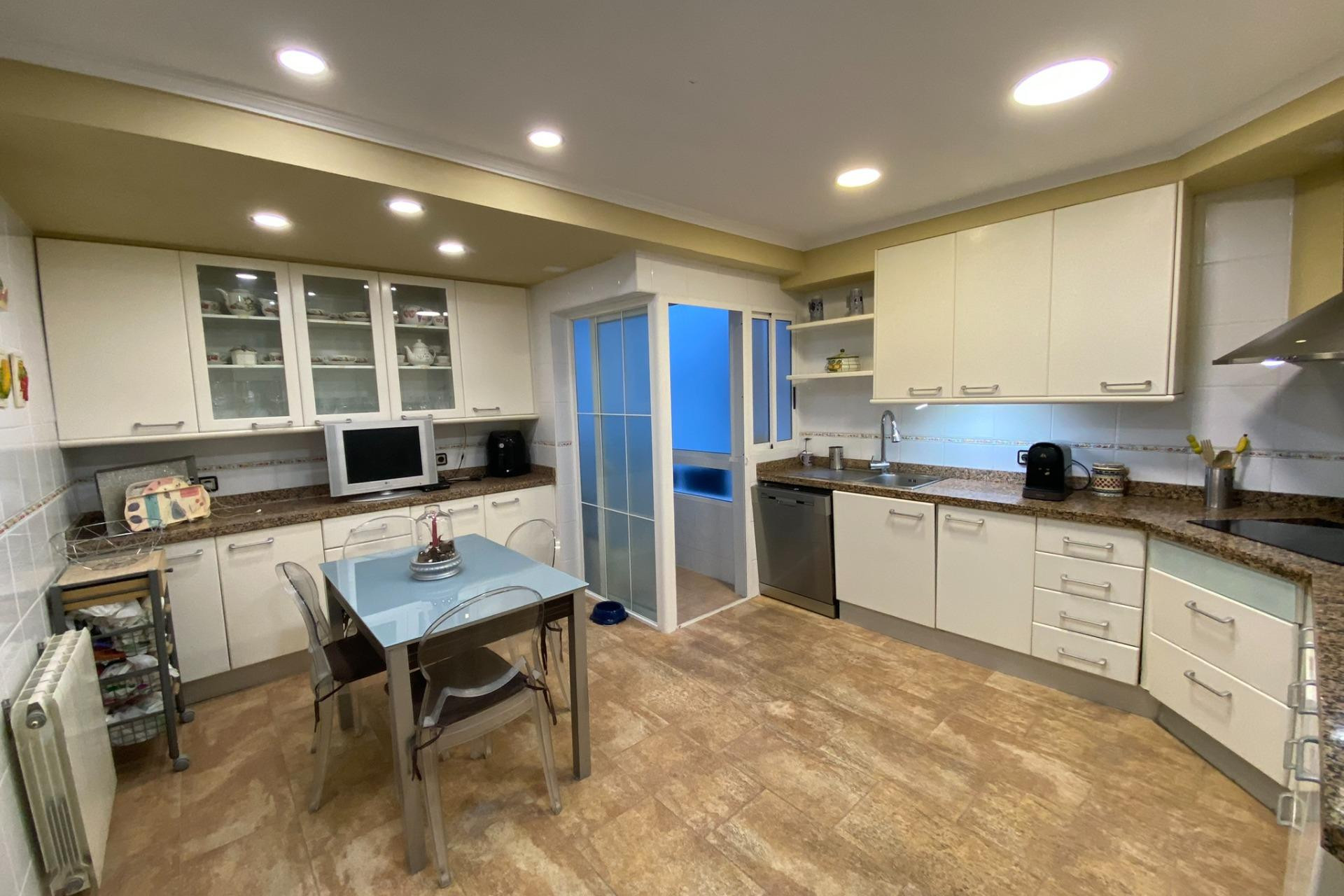 Resale - Apartment  - Alicante - Centro Tradicional