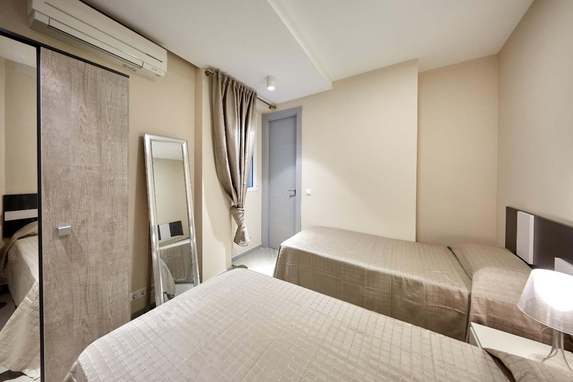 Resale - Apartment  - Alicante - Centro