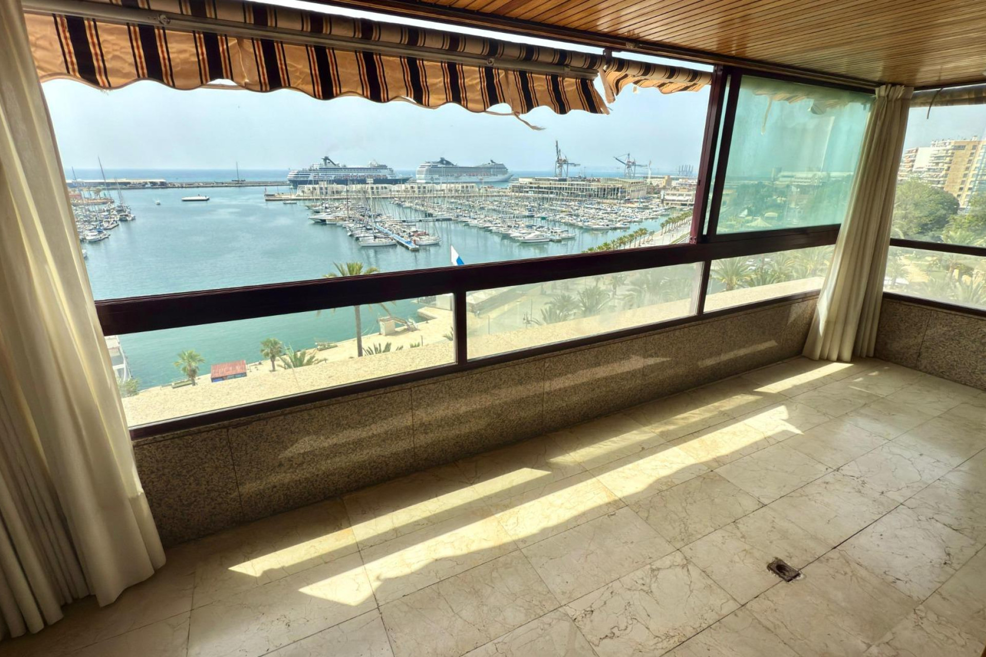 Resale - Apartment  - Alicante - Centro