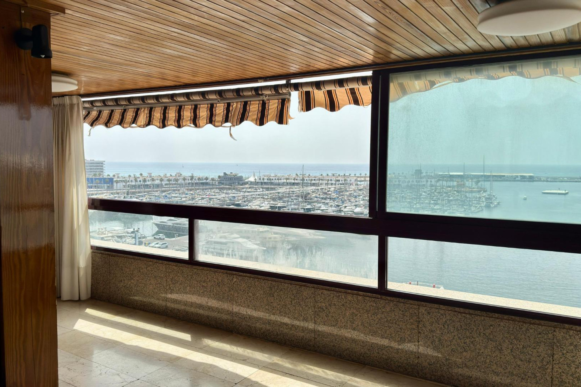 Resale - Apartment  - Alicante - Centro