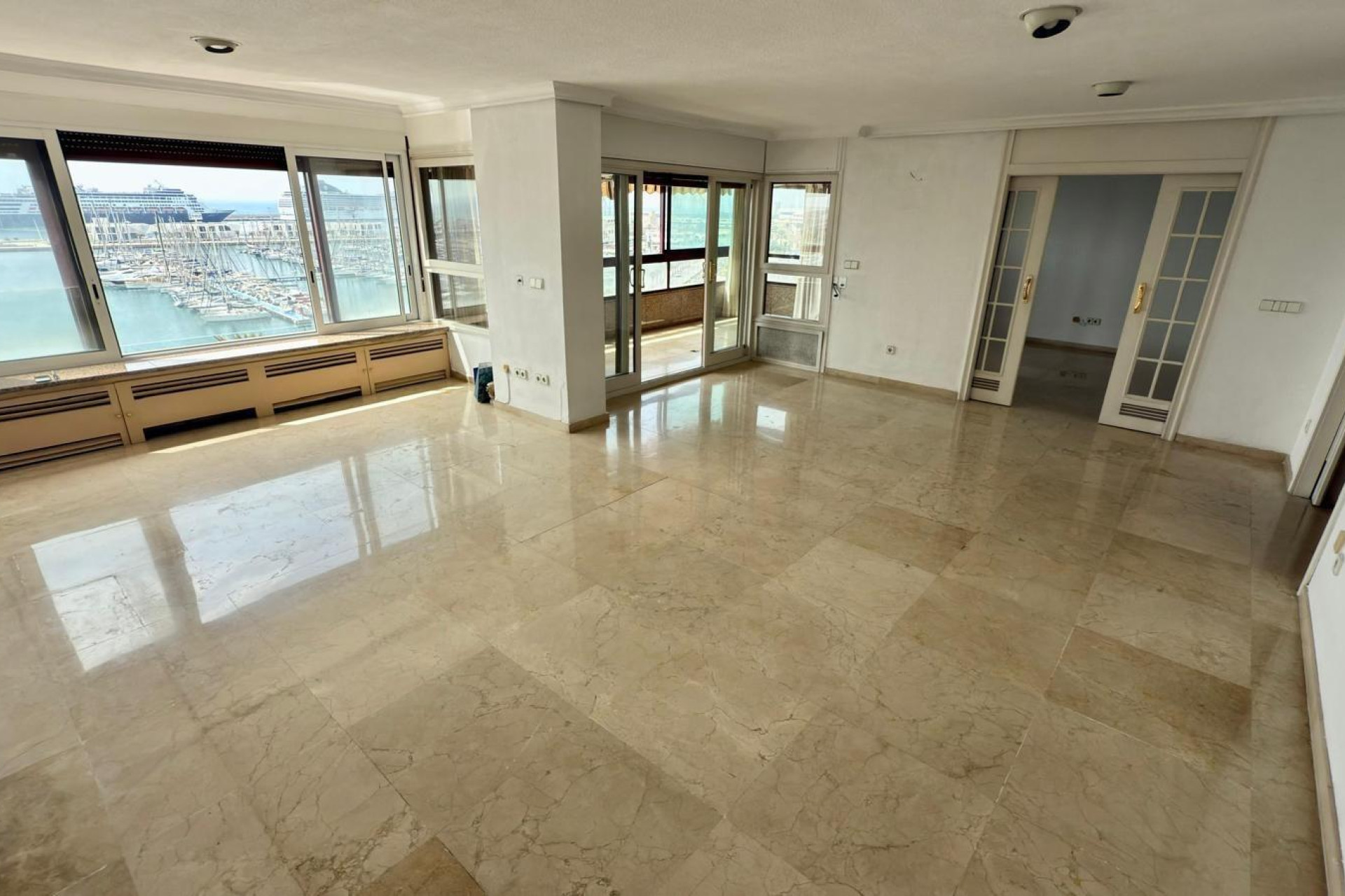 Resale - Apartment  - Alicante - Centro