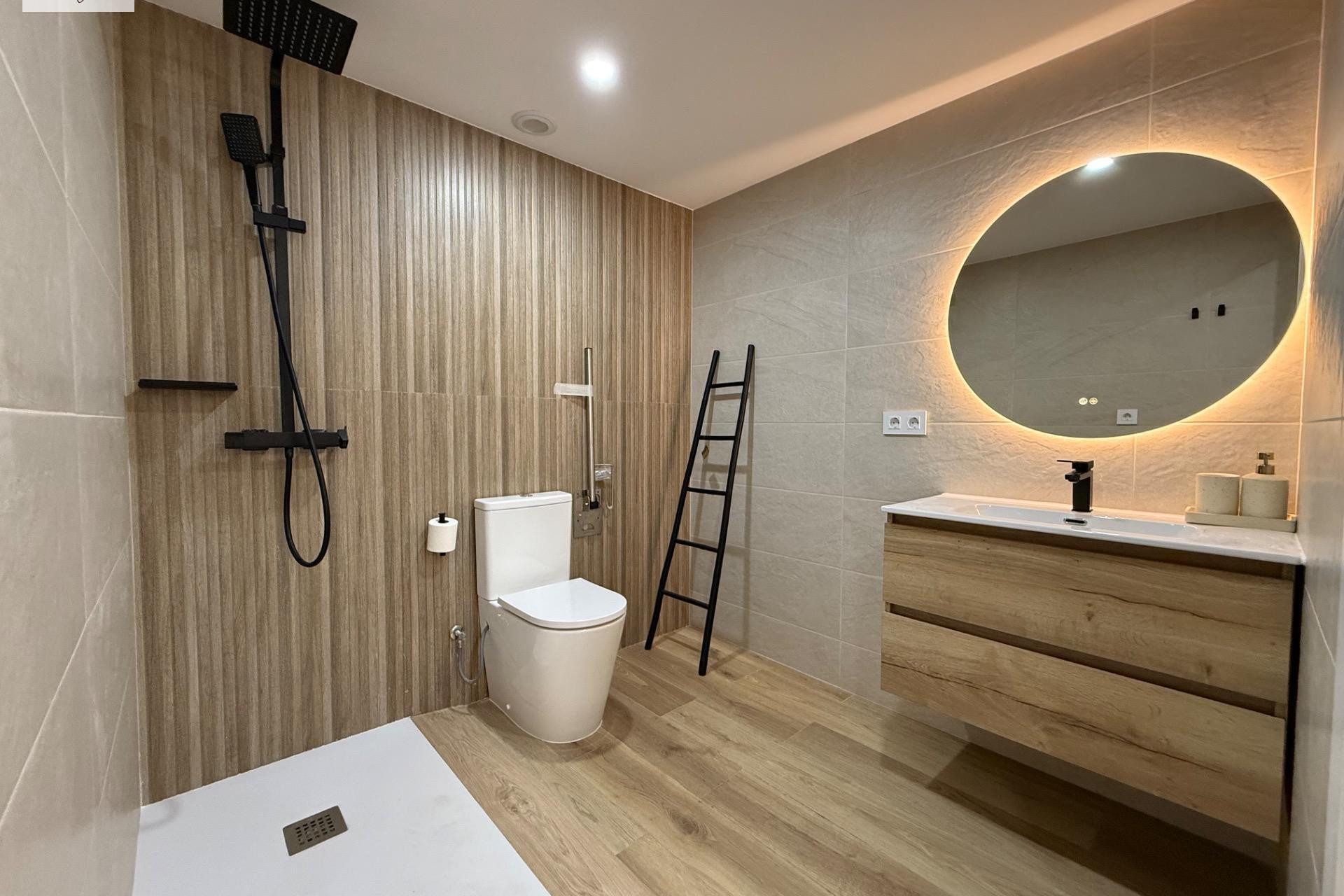 Resale - Apartment  - Alicante - Centro