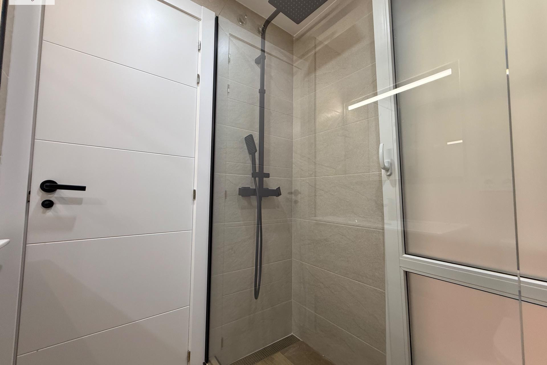 Resale - Apartment  - Alicante - Centro