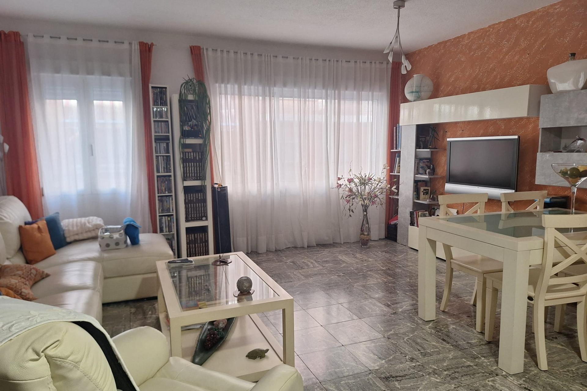 Resale - Apartment  - Alicante - Garbinet-Parque de las Avenidas