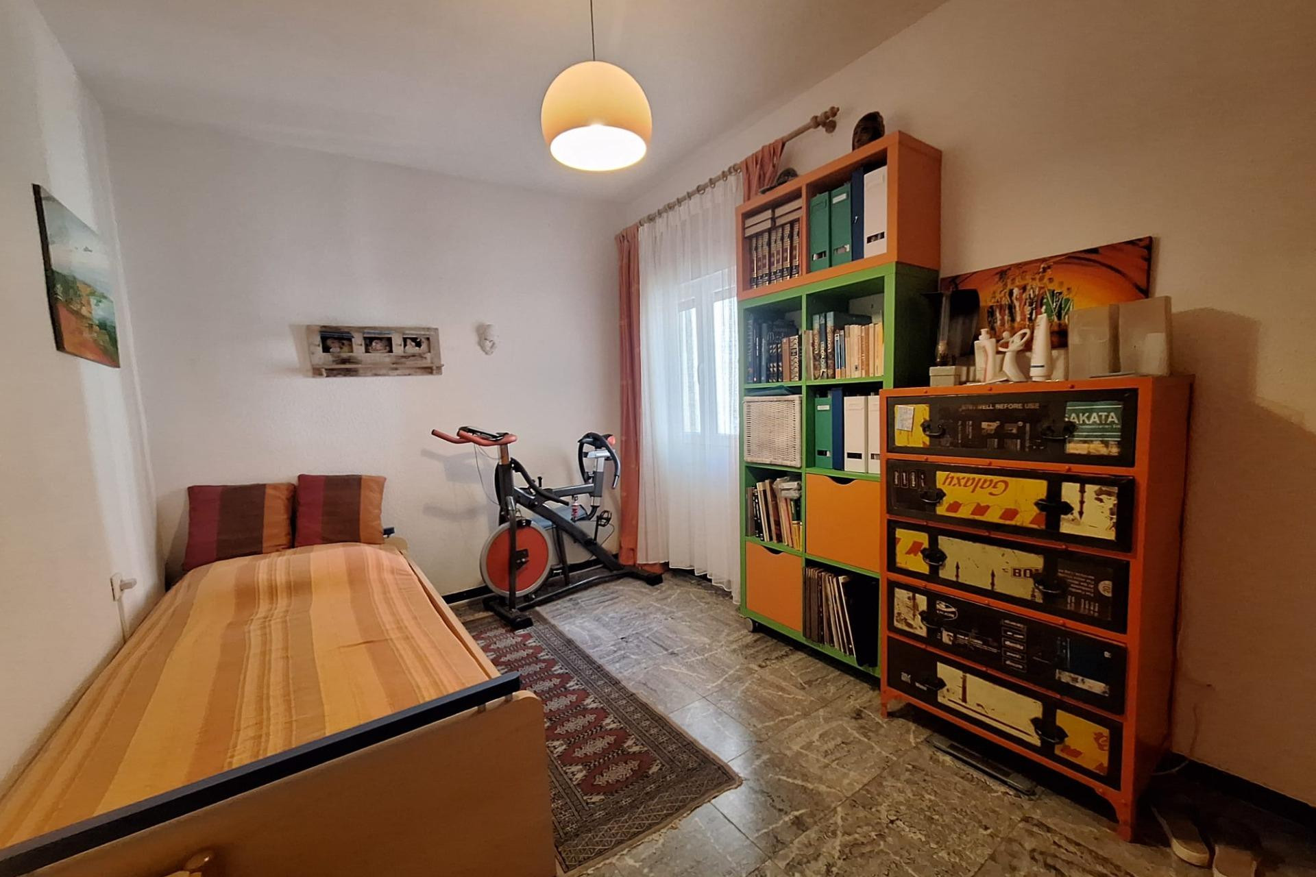 Resale - Apartment  - Alicante - Garbinet-Parque de las Avenidas