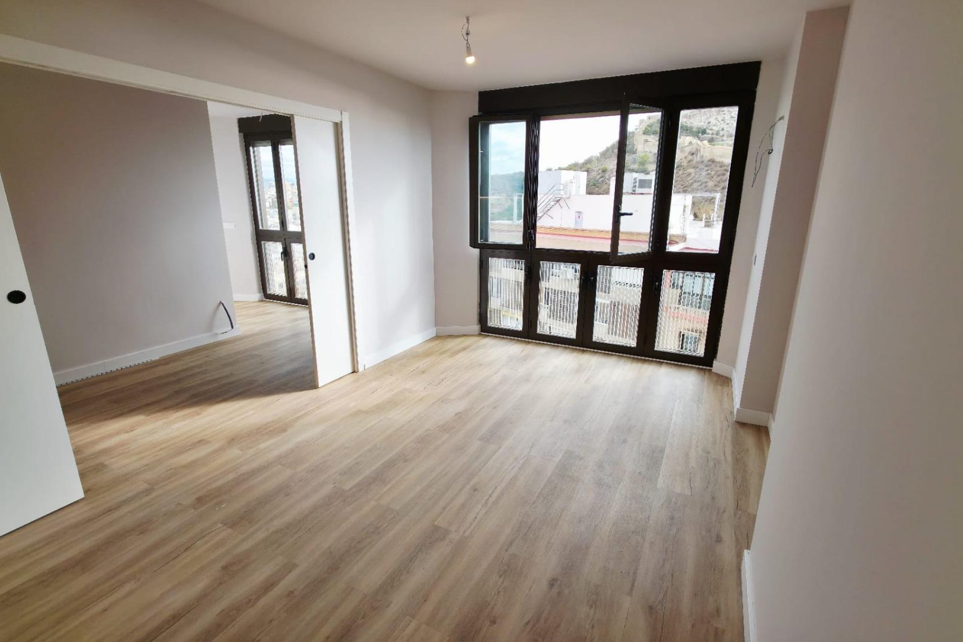 Resale - Apartment  - Alicante - Mercado