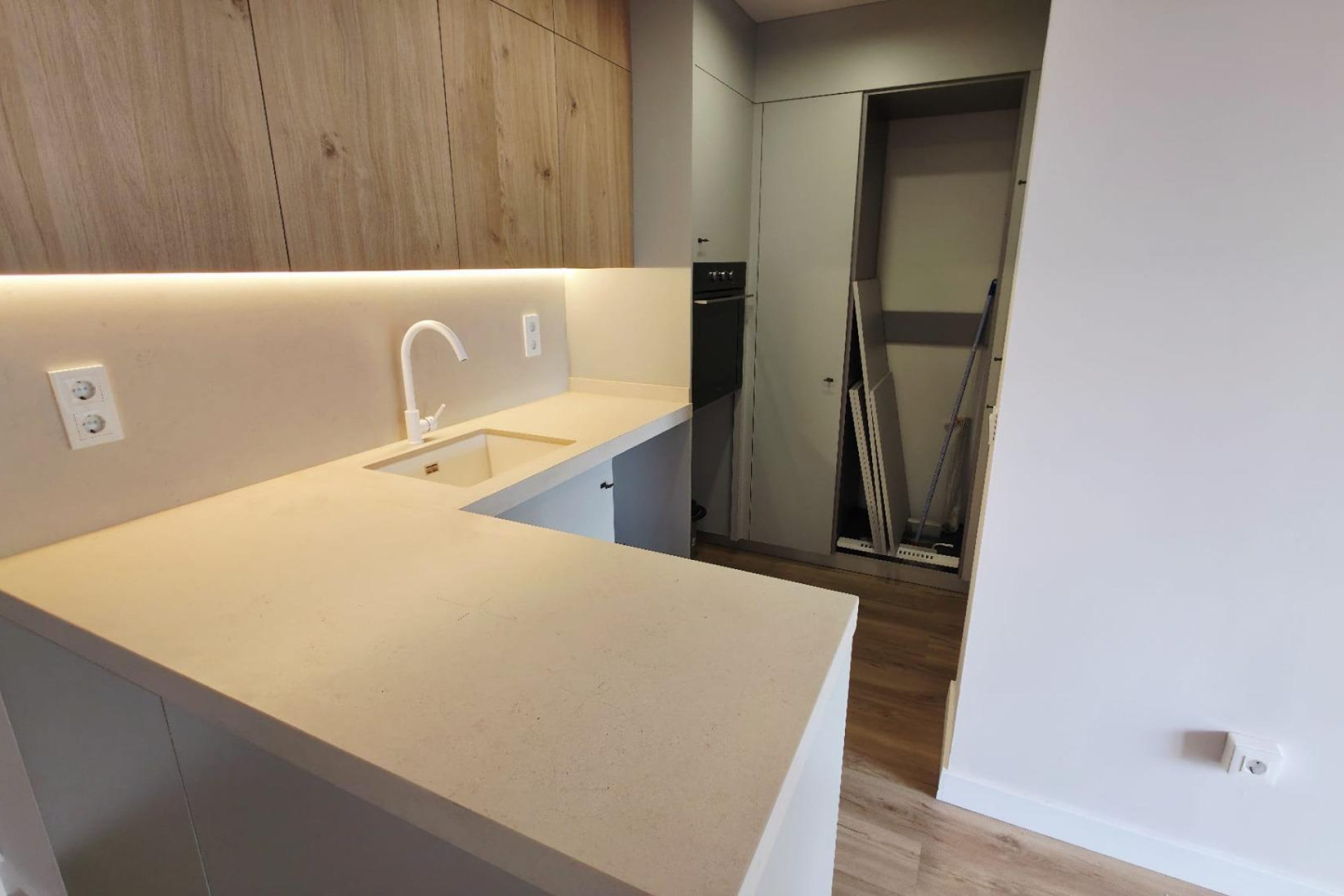 Resale - Apartment  - Alicante - Mercado