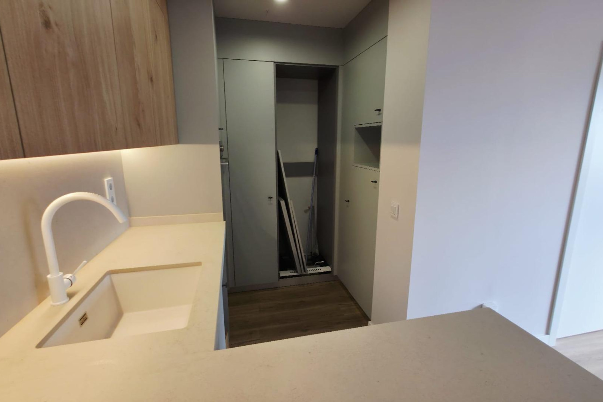 Resale - Apartment  - Alicante - Mercado