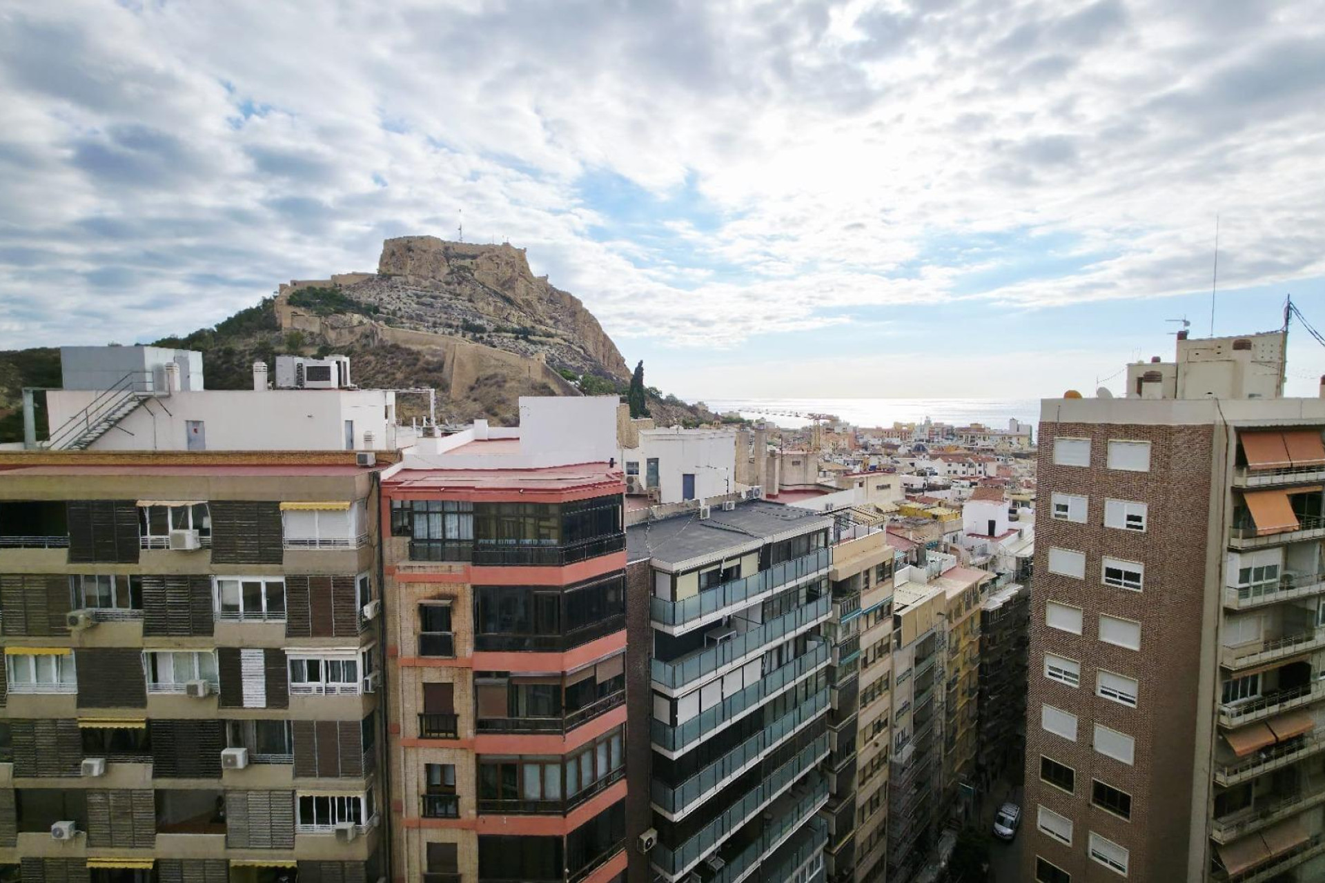 Resale - Apartment  - Alicante - Mercado
