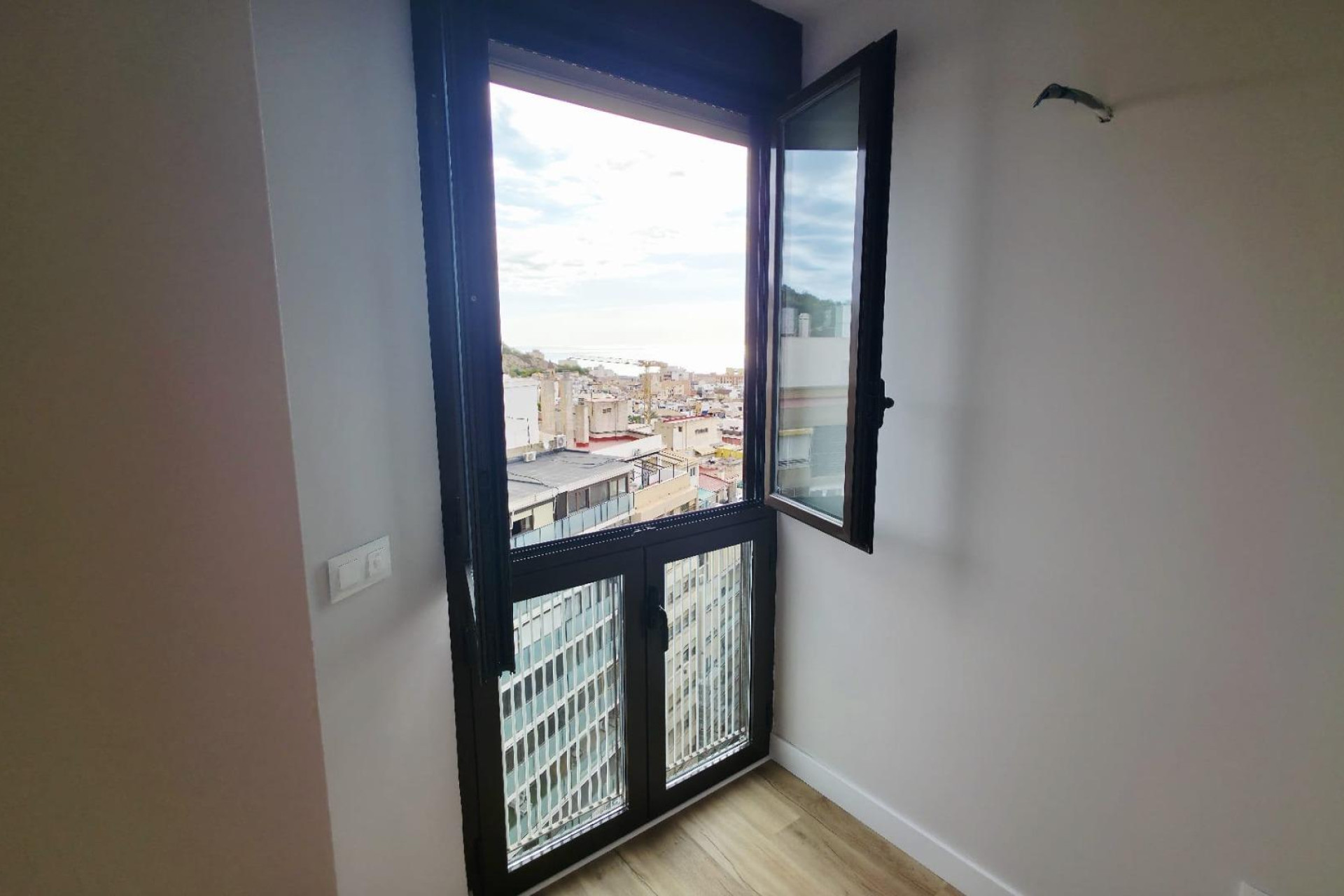 Resale - Apartment  - Alicante - Mercado