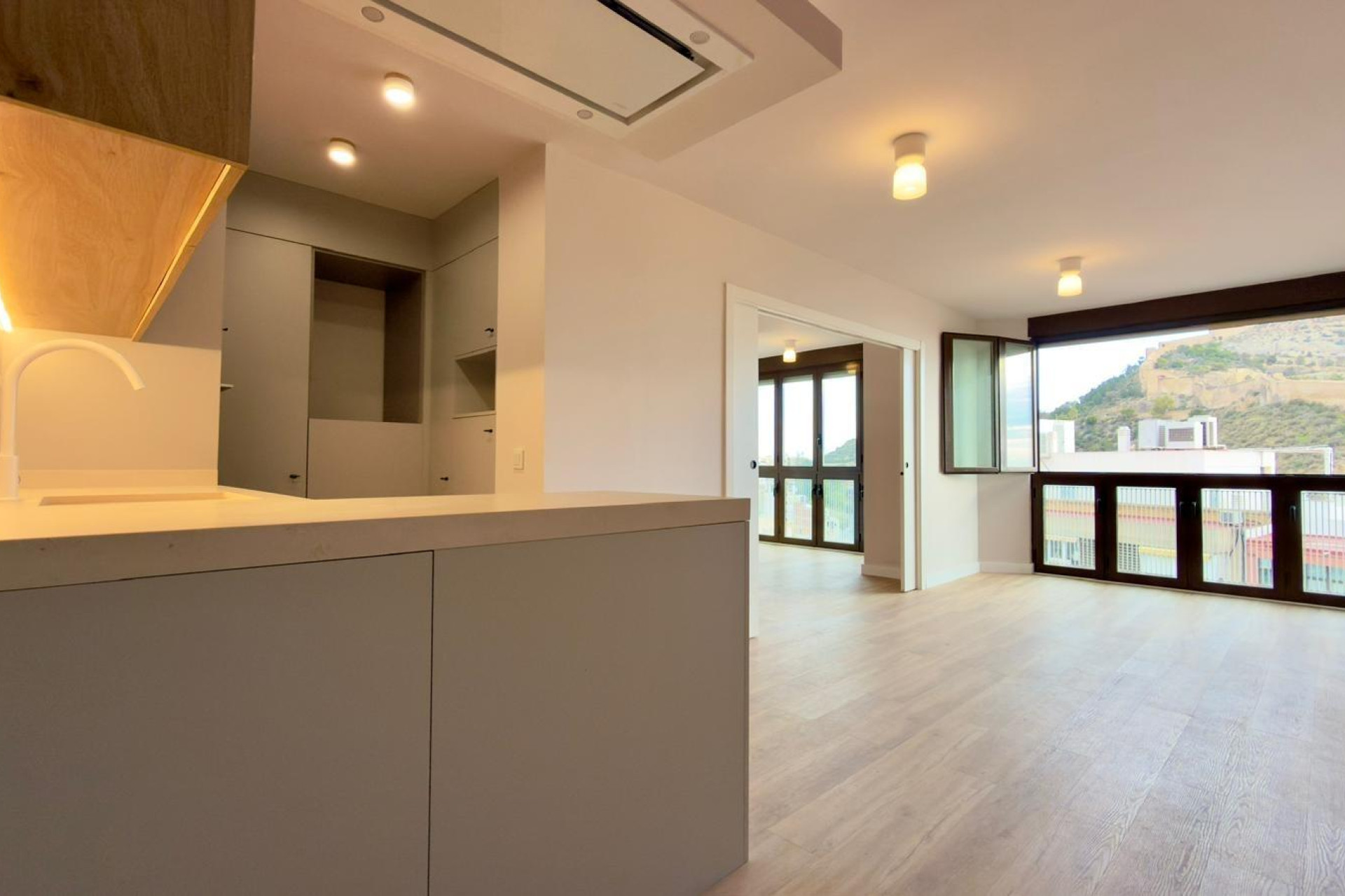 Resale - Apartment  - Alicante - Mercado