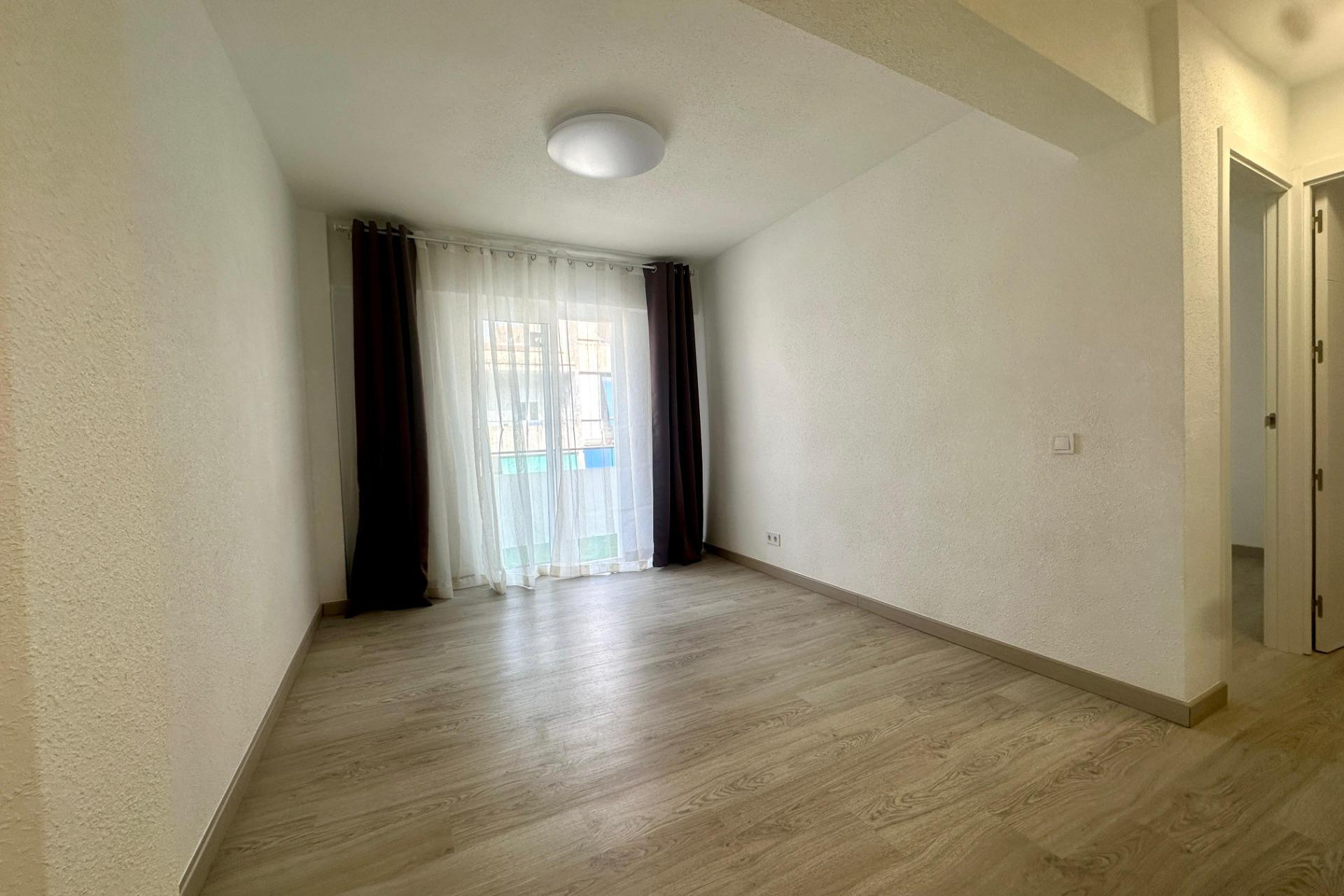 Resale - Apartment  - Alicante - Plà del Bon Repòs-La Goteta