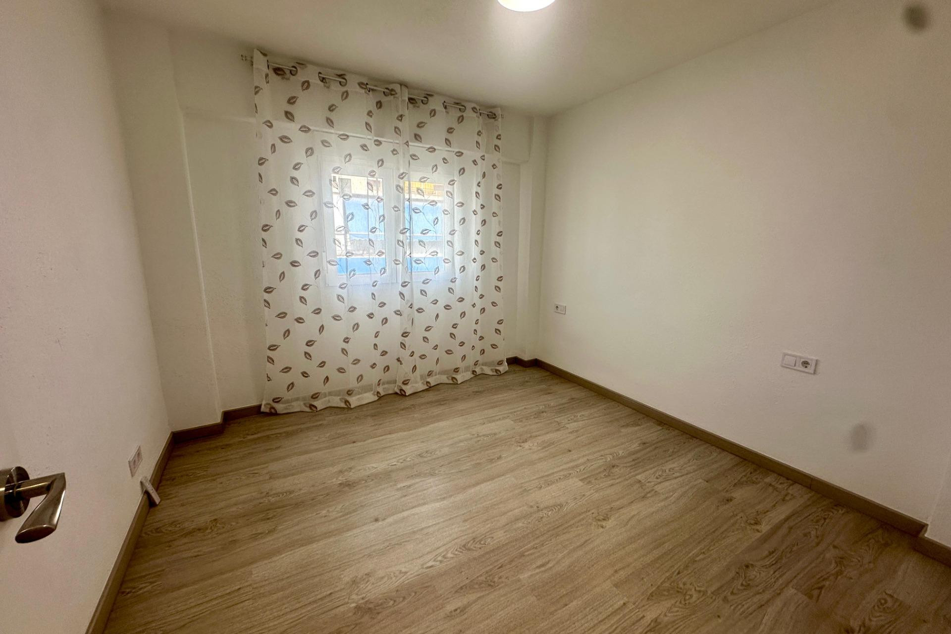 Resale - Apartment  - Alicante - Plà del Bon Repòs-La Goteta