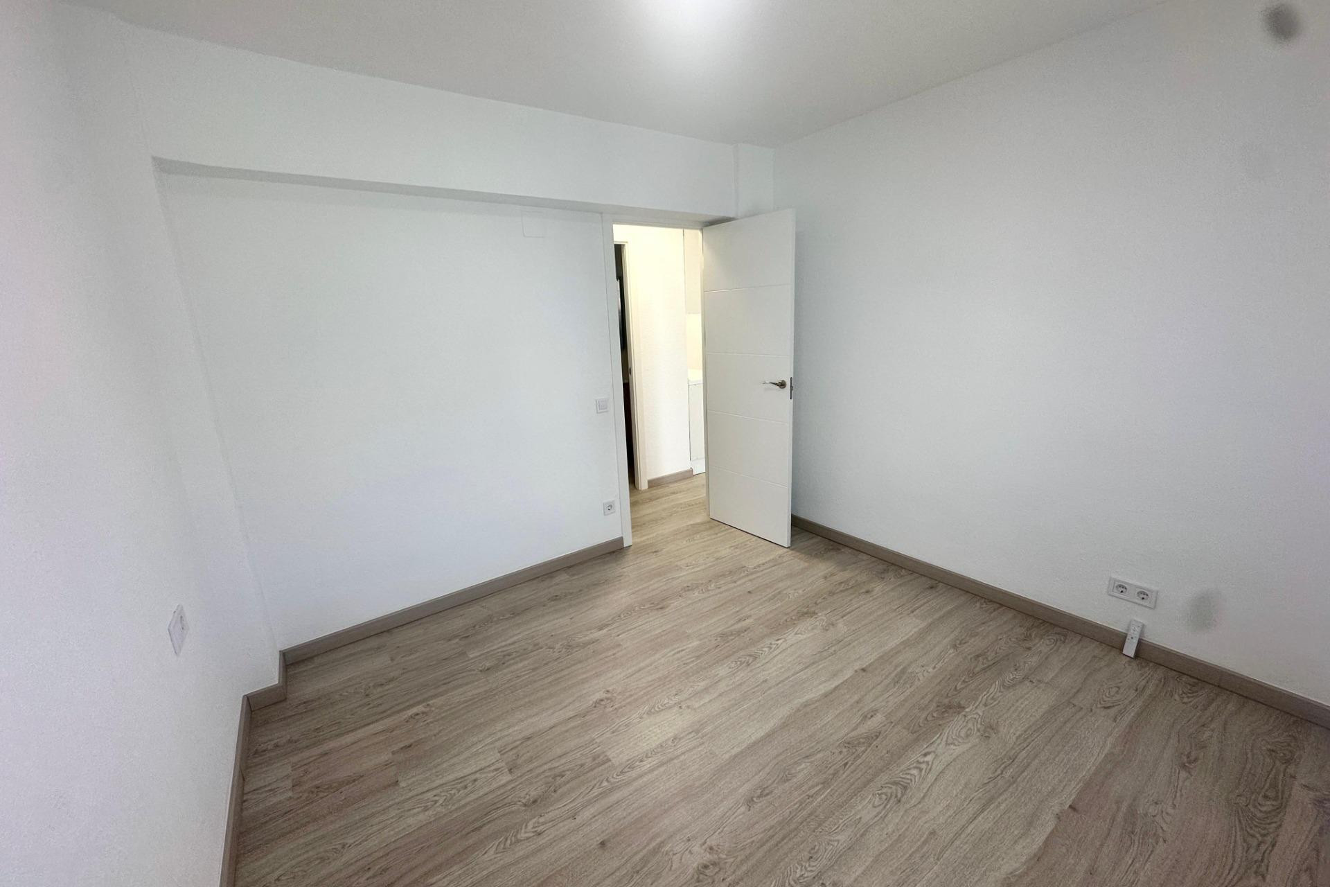 Resale - Apartment  - Alicante - Plà del Bon Repòs-La Goteta