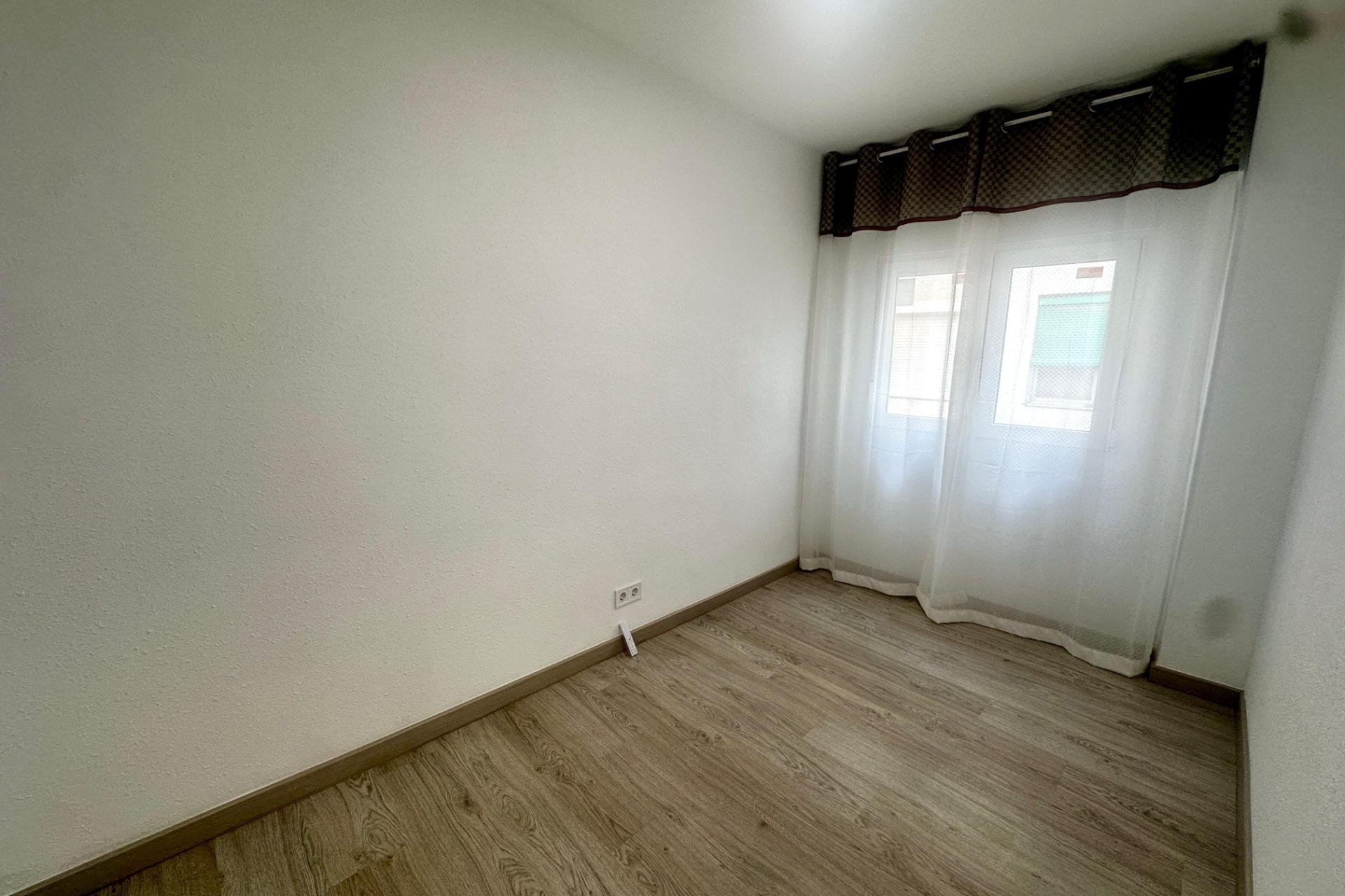 Resale - Apartment  - Alicante - Plà del Bon Repòs-La Goteta