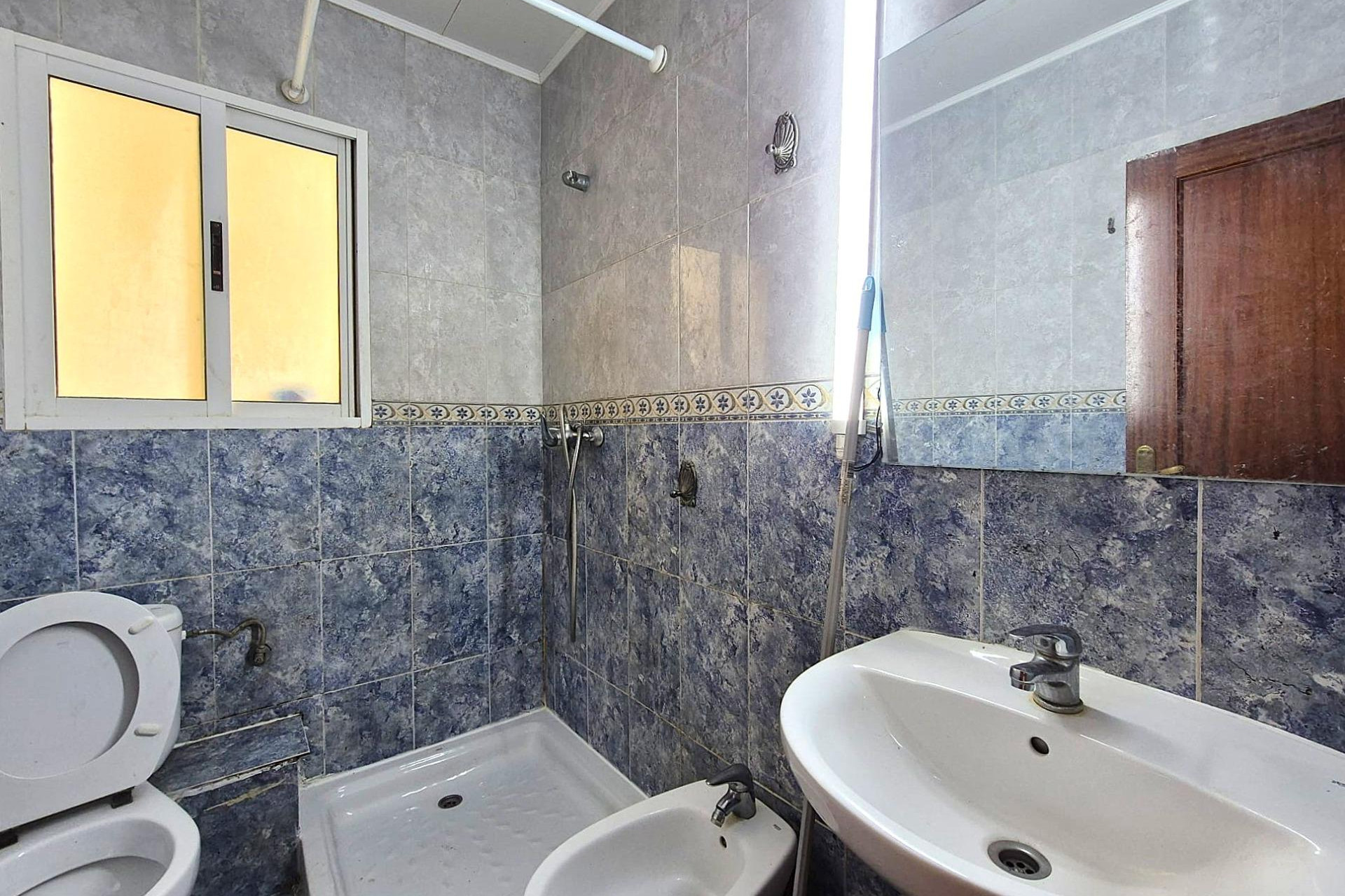 Resale - Apartment  - Alicante - Virgen del Remedio-Parque lo Morant