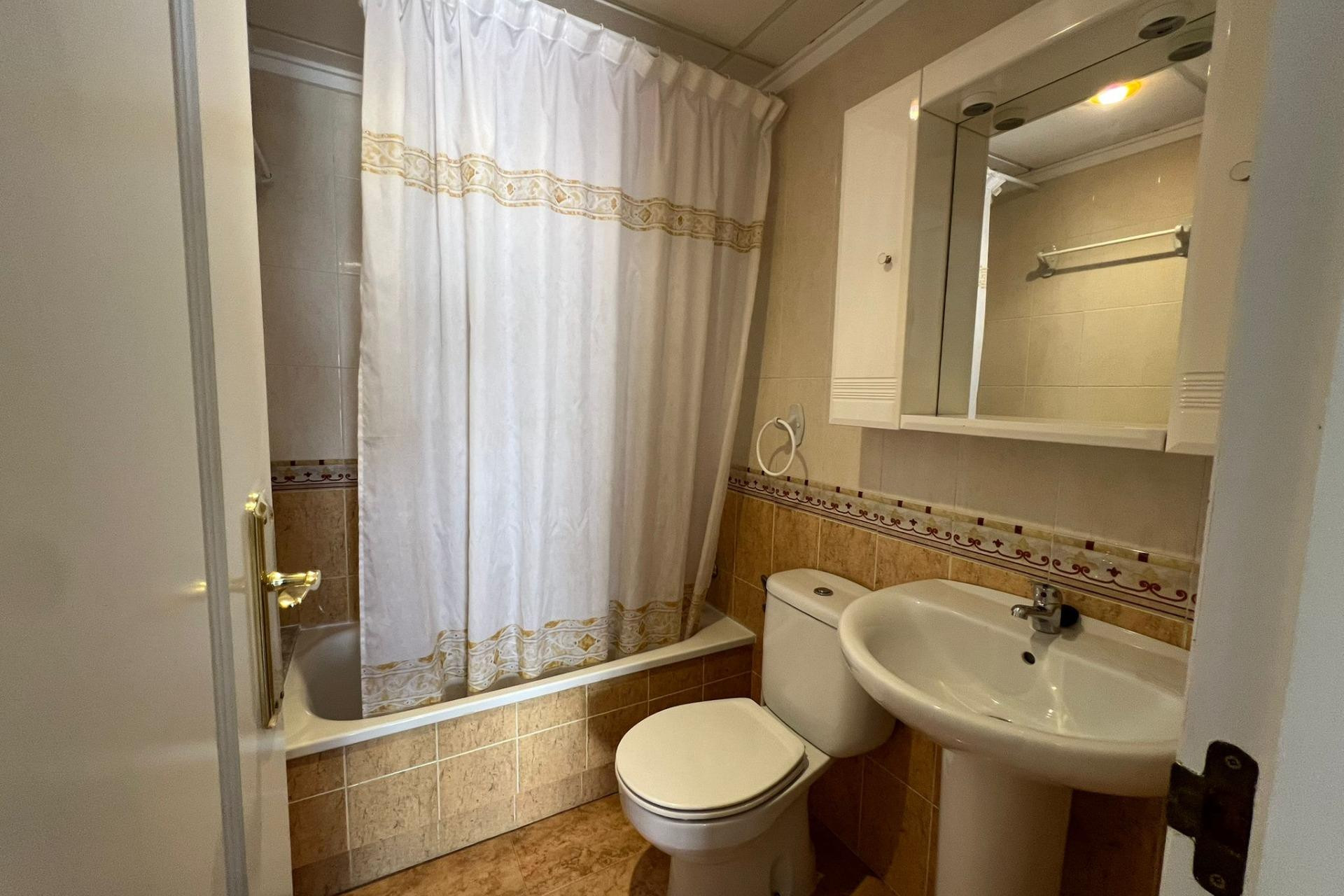 Resale - Apartment  - Guardamar del Segura - CENTRO