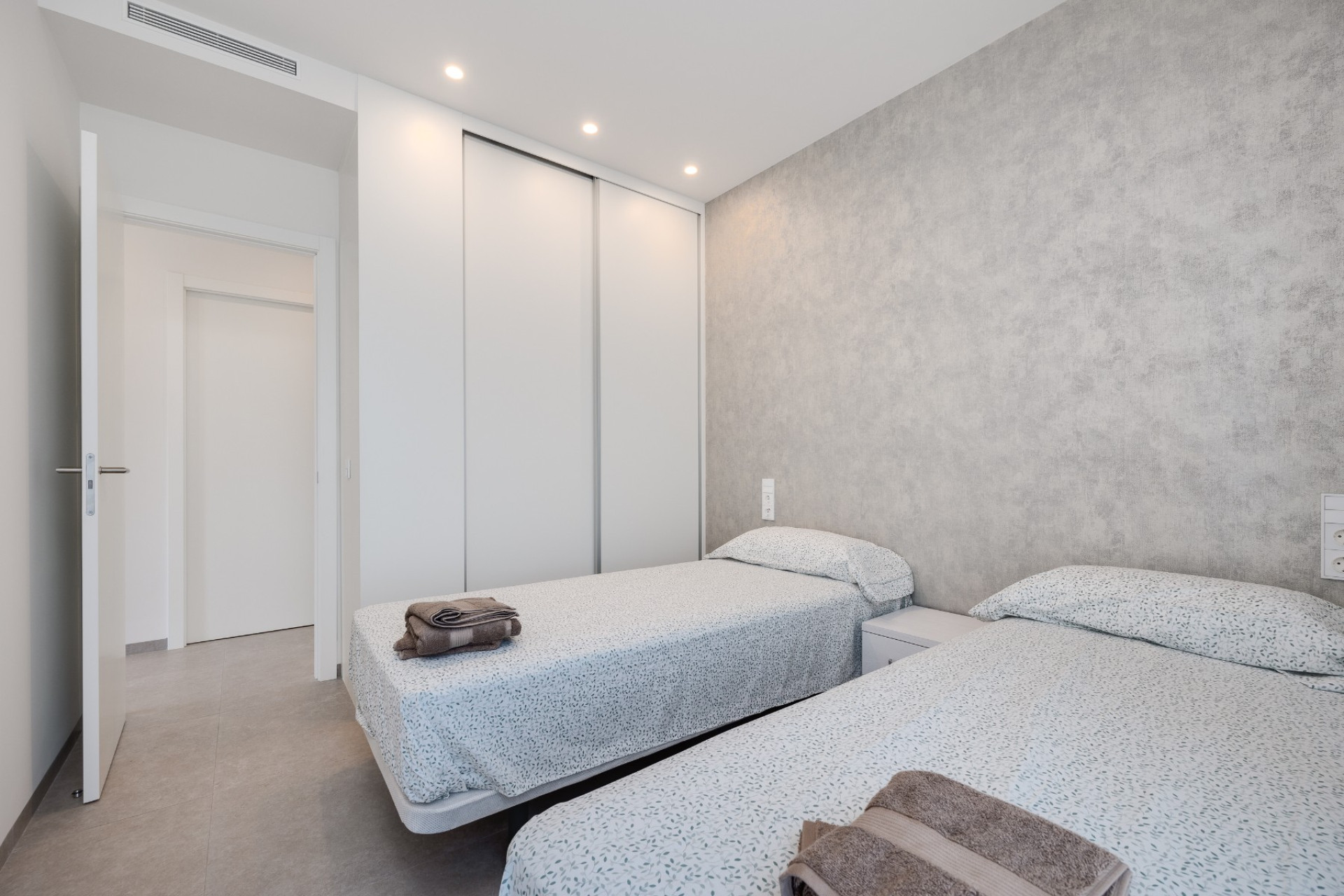 Resale - Apartment  - Las Colinas Golf Resort