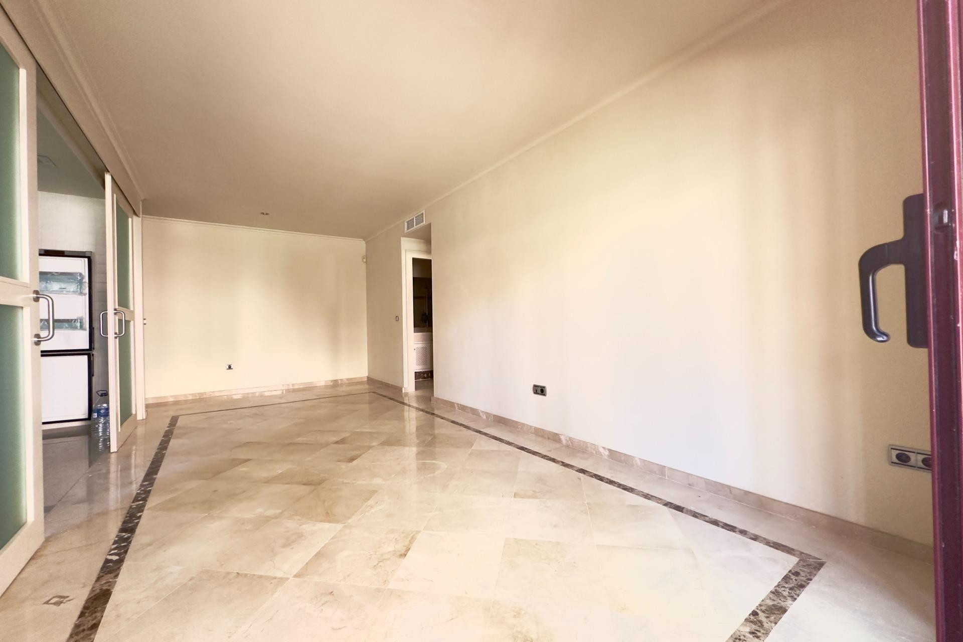 Resale - Apartment  - Los Alcázares - Punta Calera