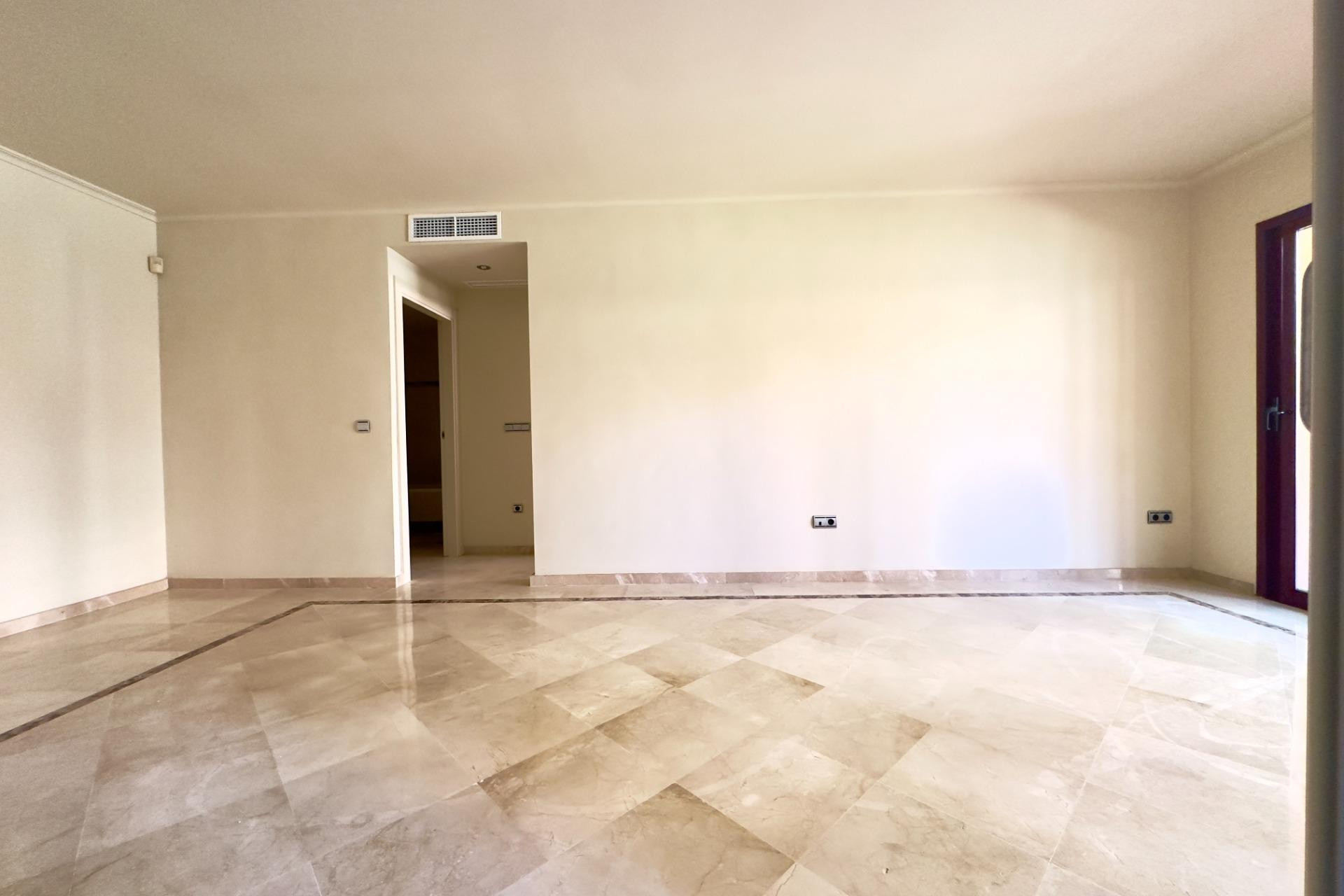 Resale - Apartment  - Los Alcázares - Punta Calera
