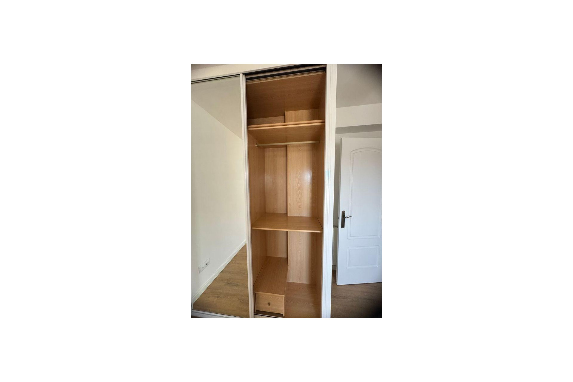 Resale - Apartment  - Madrid - Barrio del Pilar