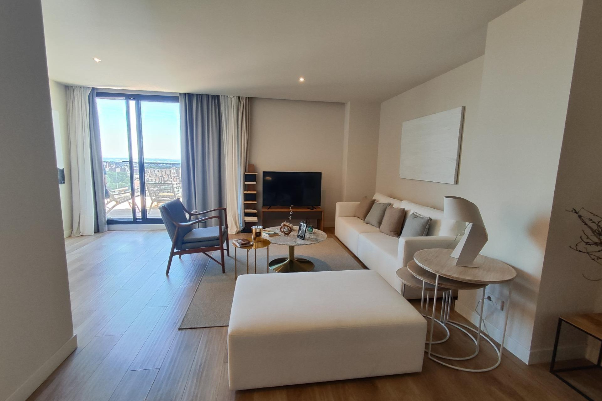 Resale - Apartment  - Madrid - Valdeacederas