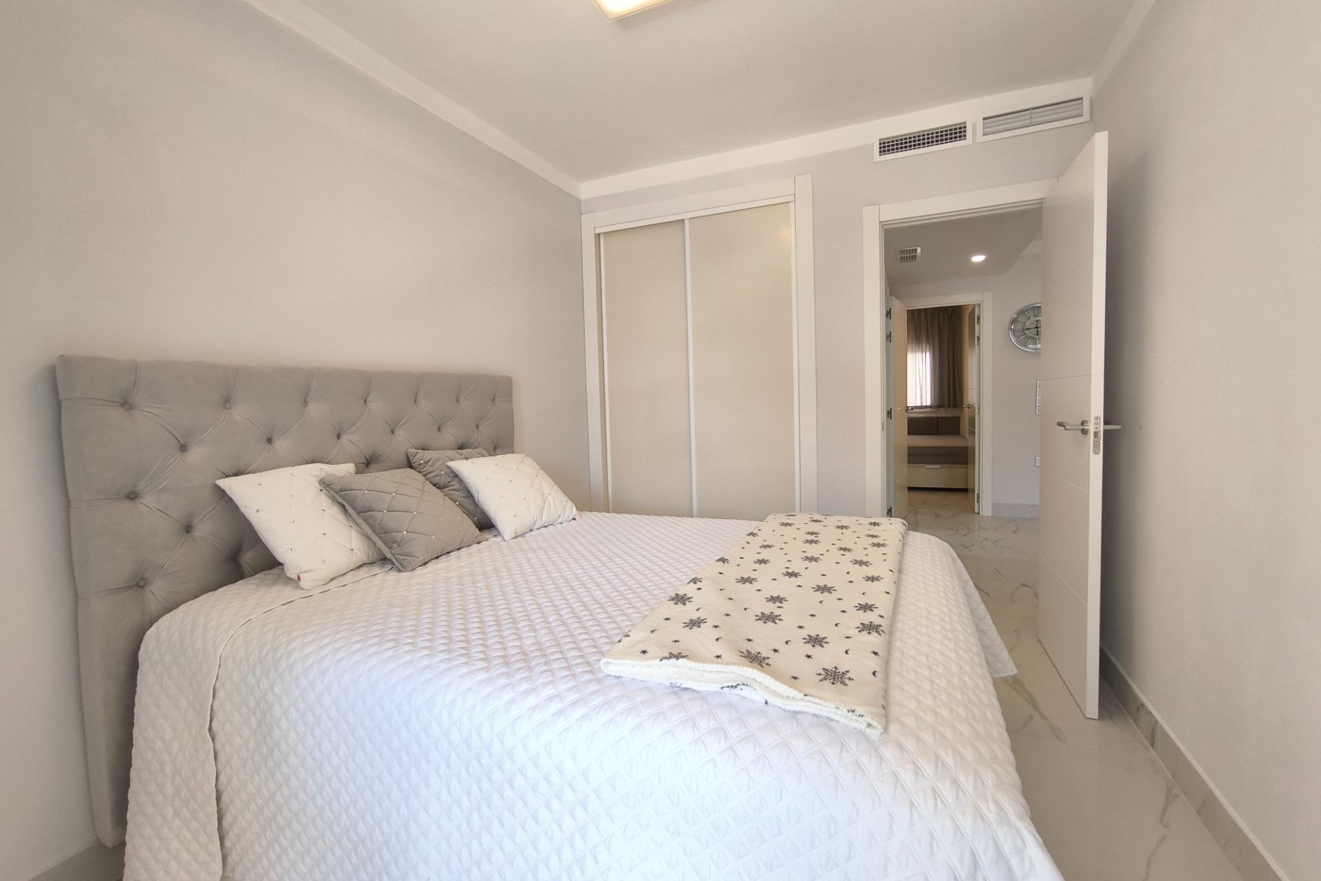 Resale - Apartment  - Orihuela Costa - Agua Marina