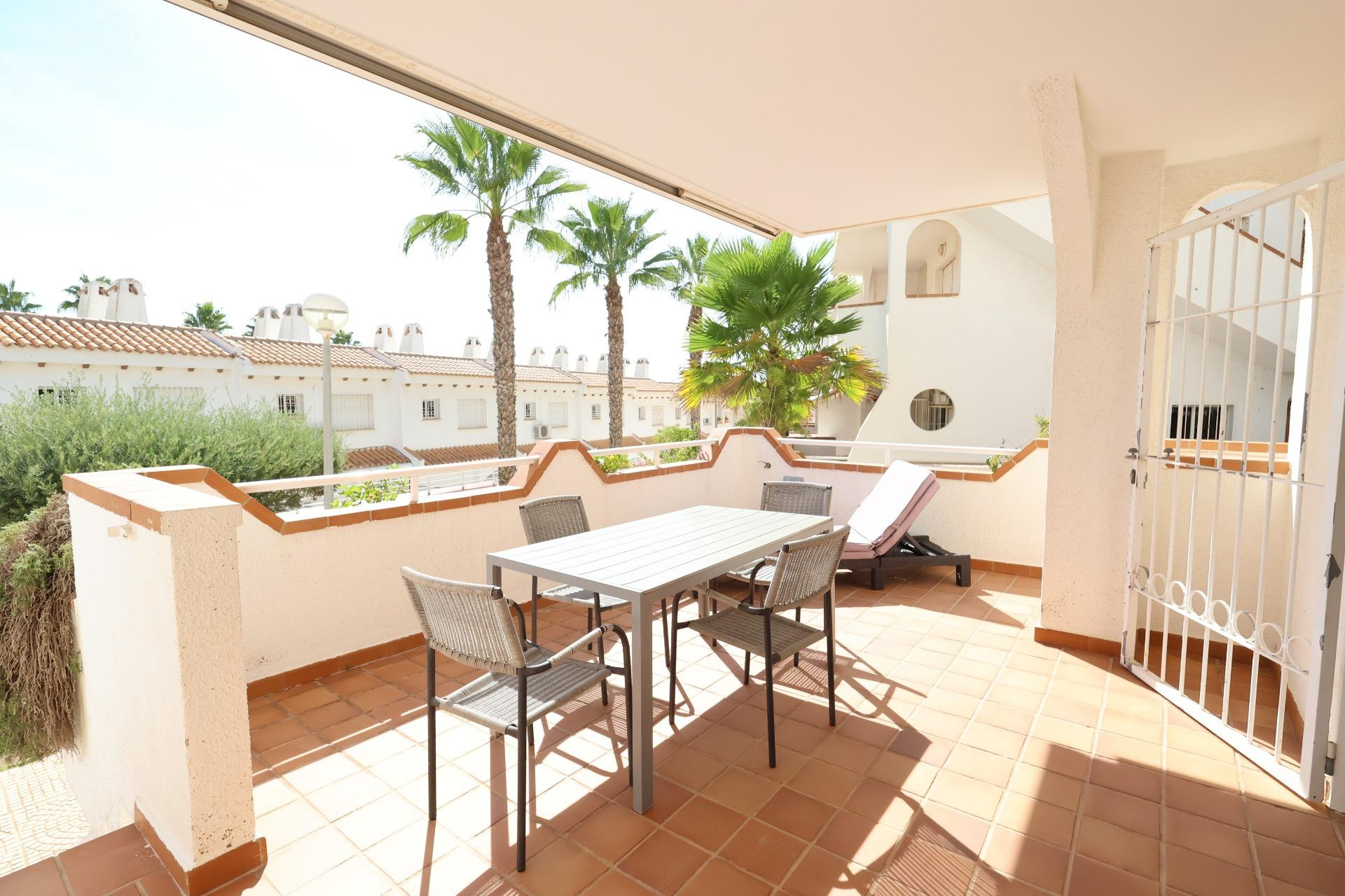 Resale - Apartment  - Orihuela Costa - Campoamor