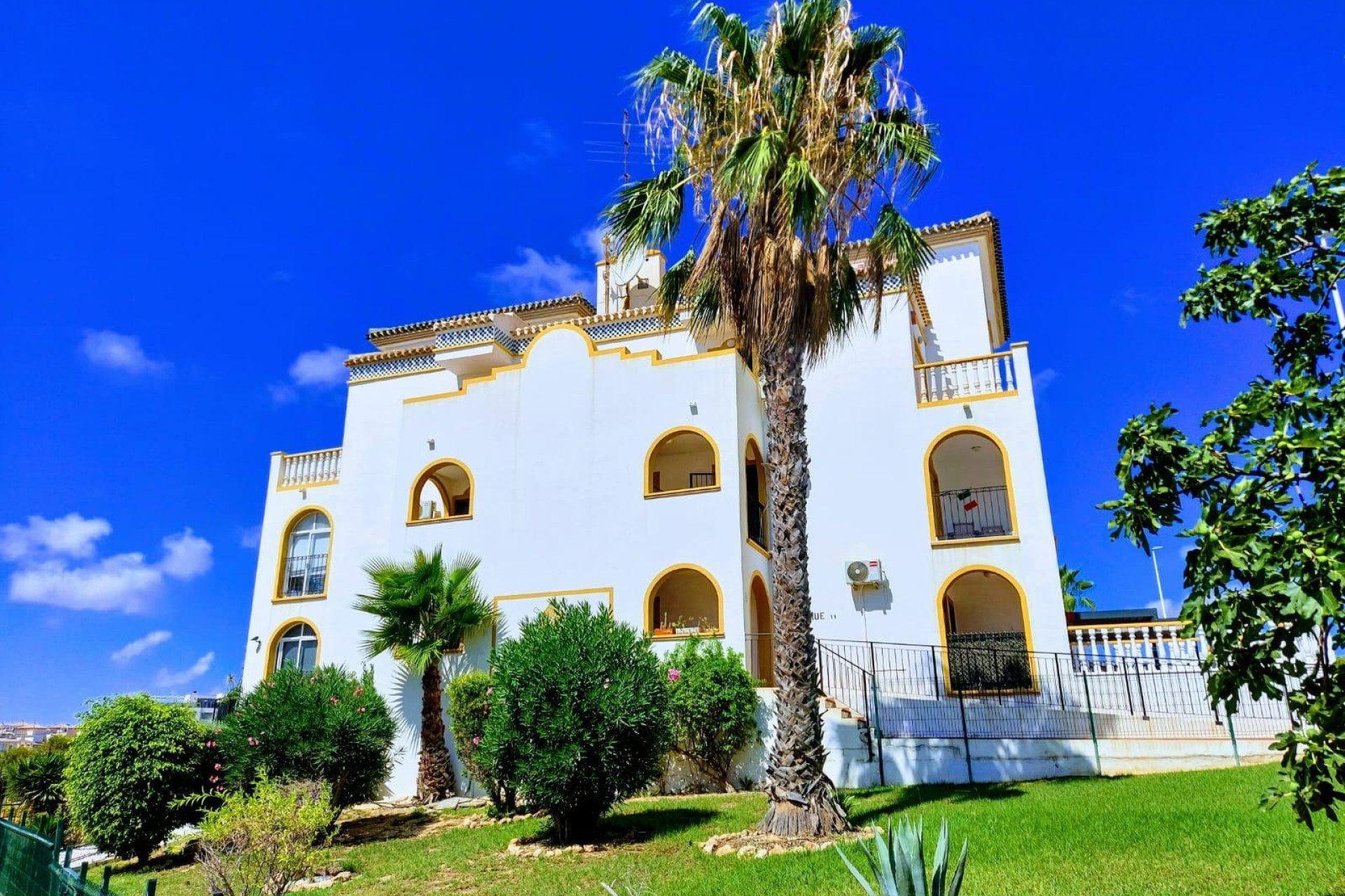 Resale - Apartment  - Orihuela Costa - La Zenia