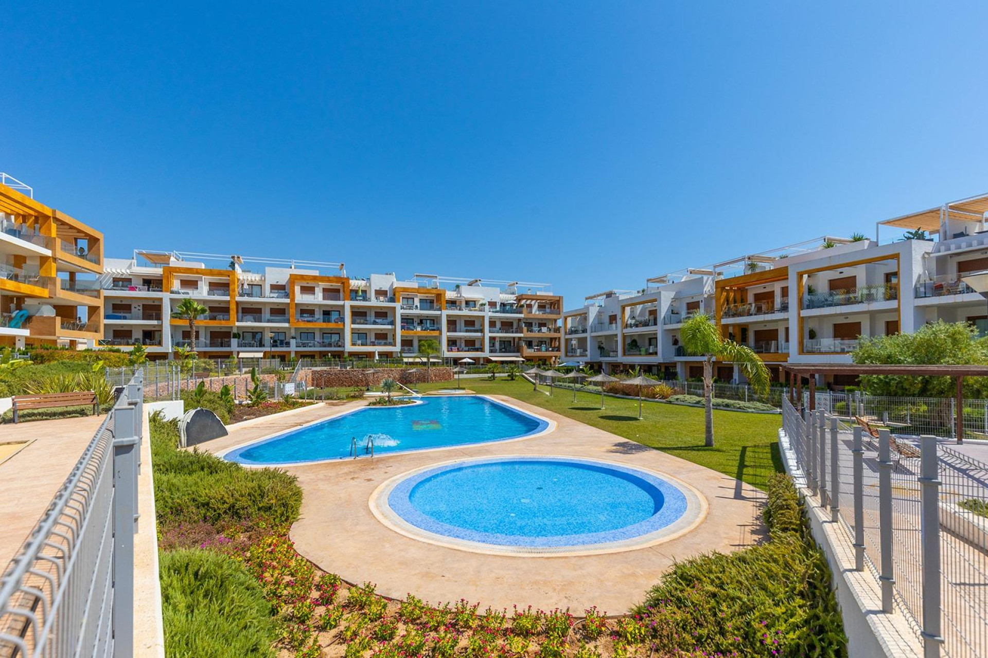 Resale - Apartment  - Orihuela Costa - Los Dolses