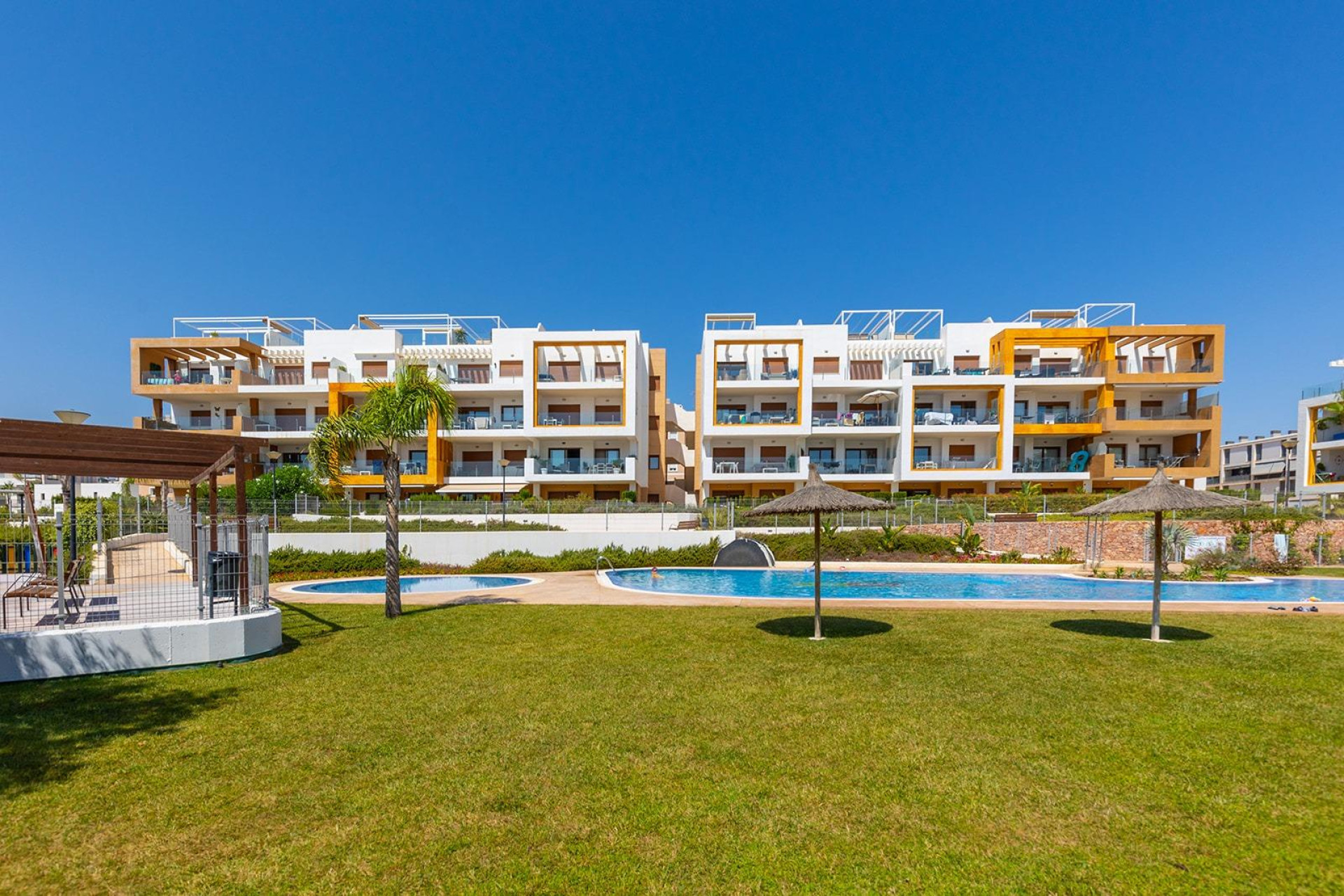 Resale - Apartment  - Orihuela Costa - Los Dolses