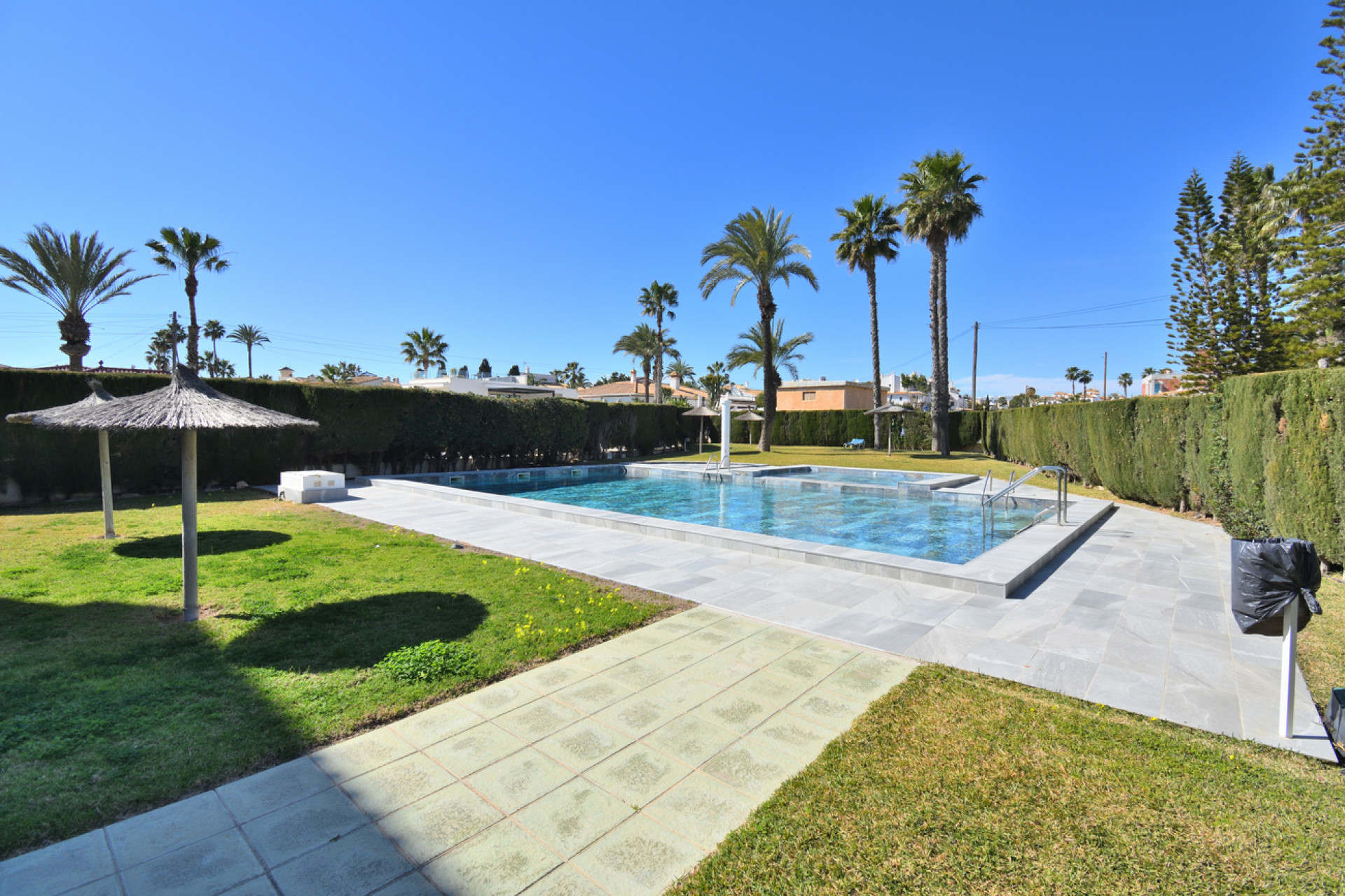 Resale - Apartment  - Orihuela Costa - Playa Flamenca
