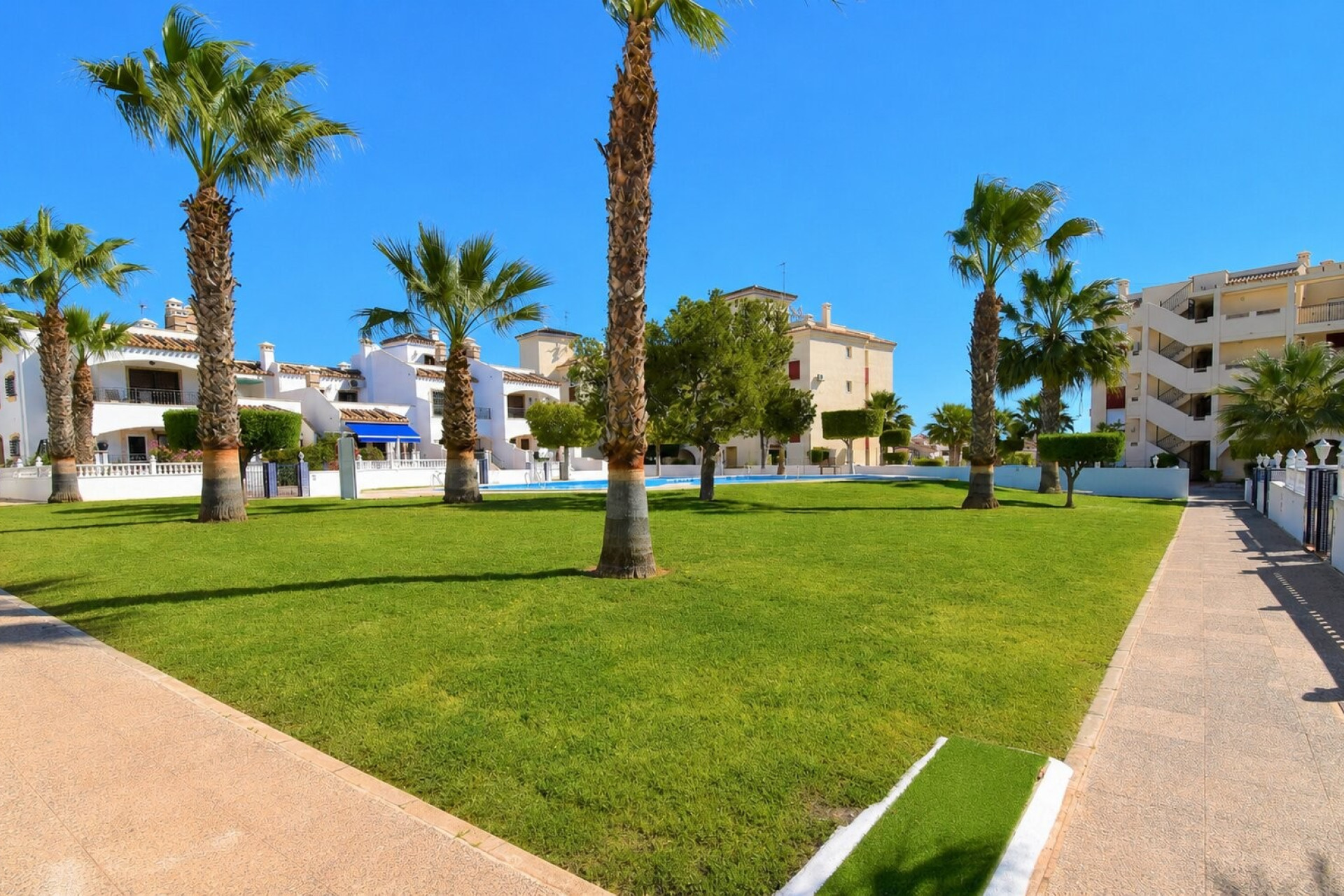 Resale - Apartment  - Orihuela Costa - Playa Flamenca