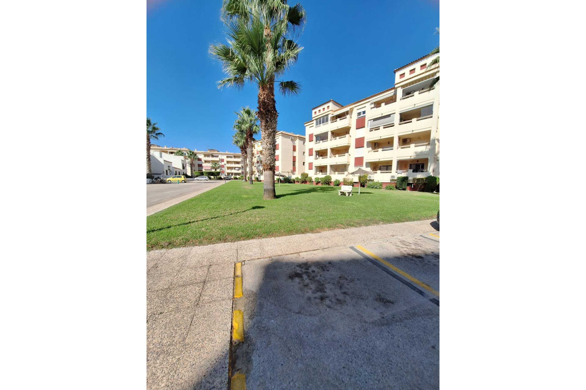 Resale - Apartment  - Orihuela Costa - Playa Flamenca