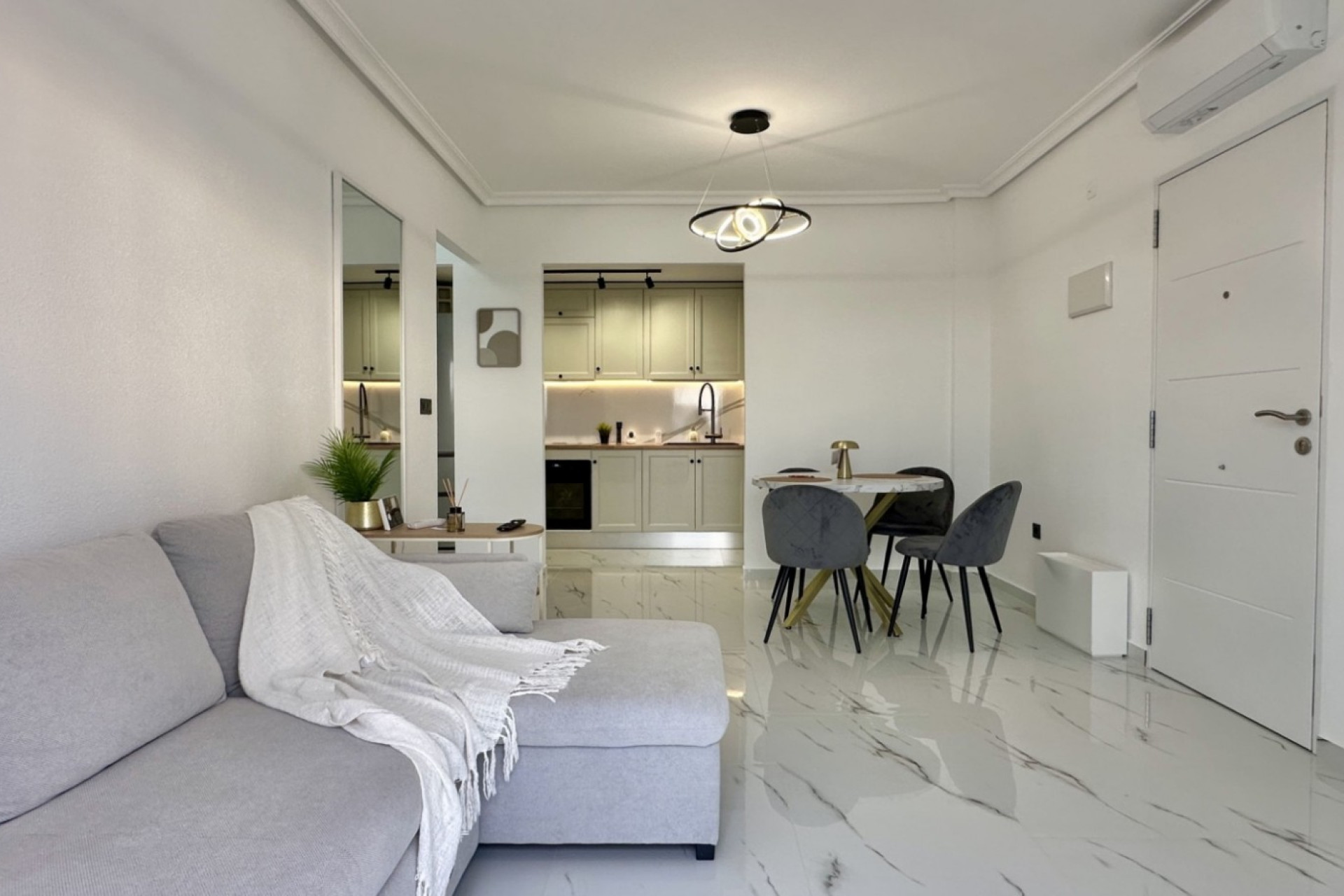 Resale - Apartment  - Orihuela Costa - Playa Flamenca