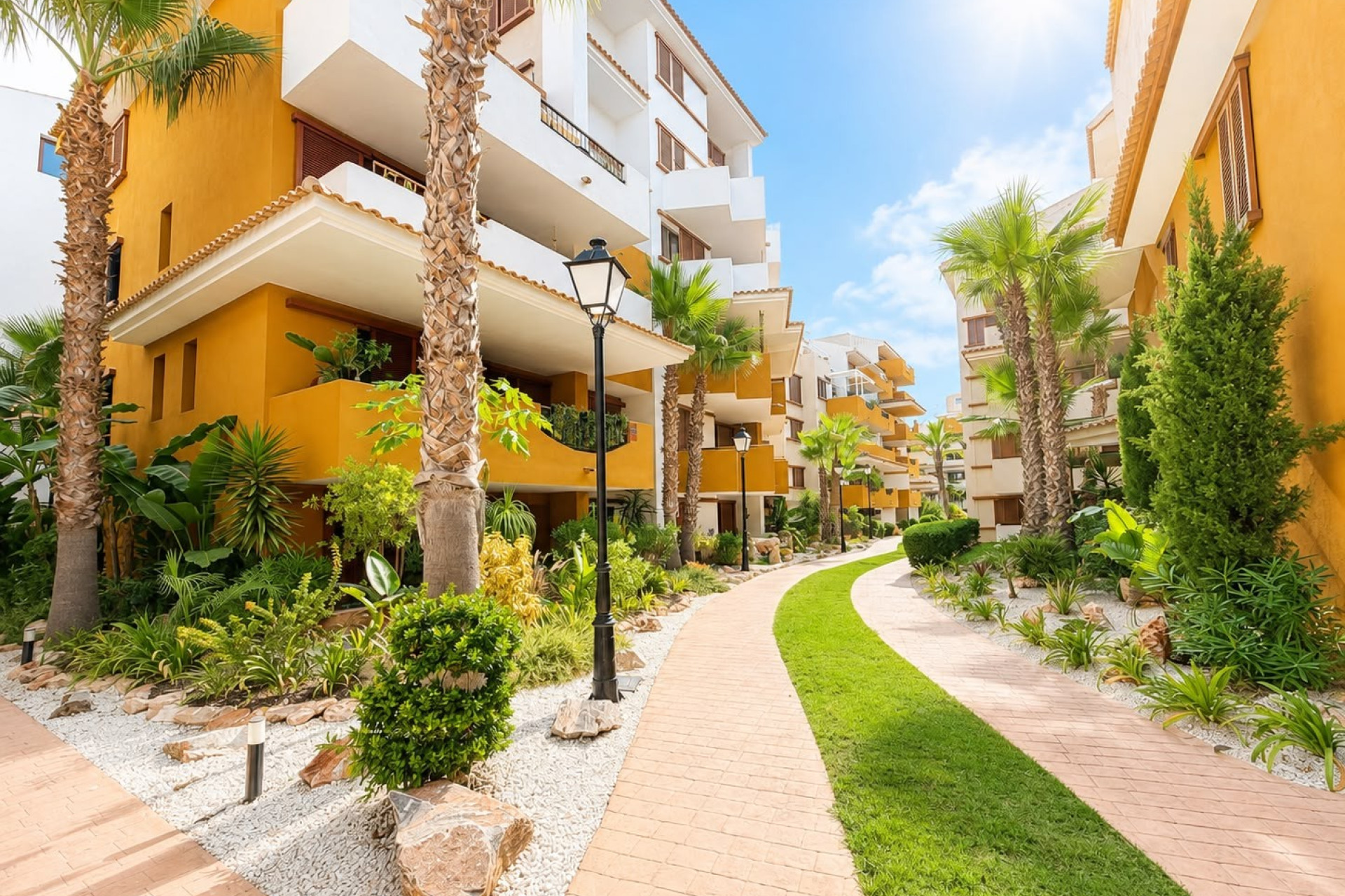 Resale - Apartment  - Orihuela Costa - Punta Prima