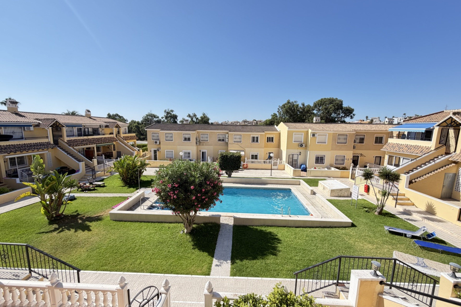 Resale - Apartment  - Orihuela Costa - Villamartin