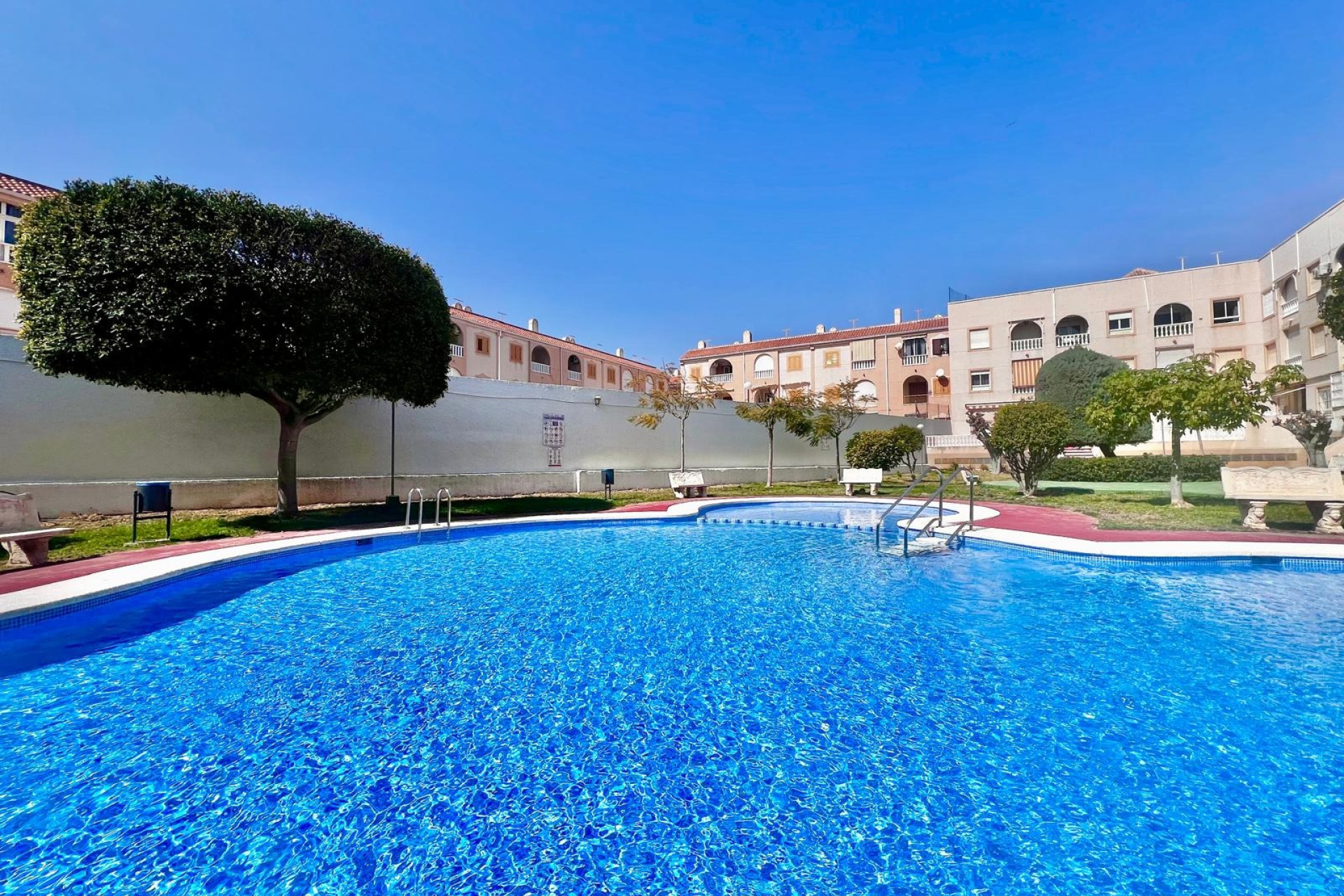 Resale - Apartment  - Torrevieja - Acequion